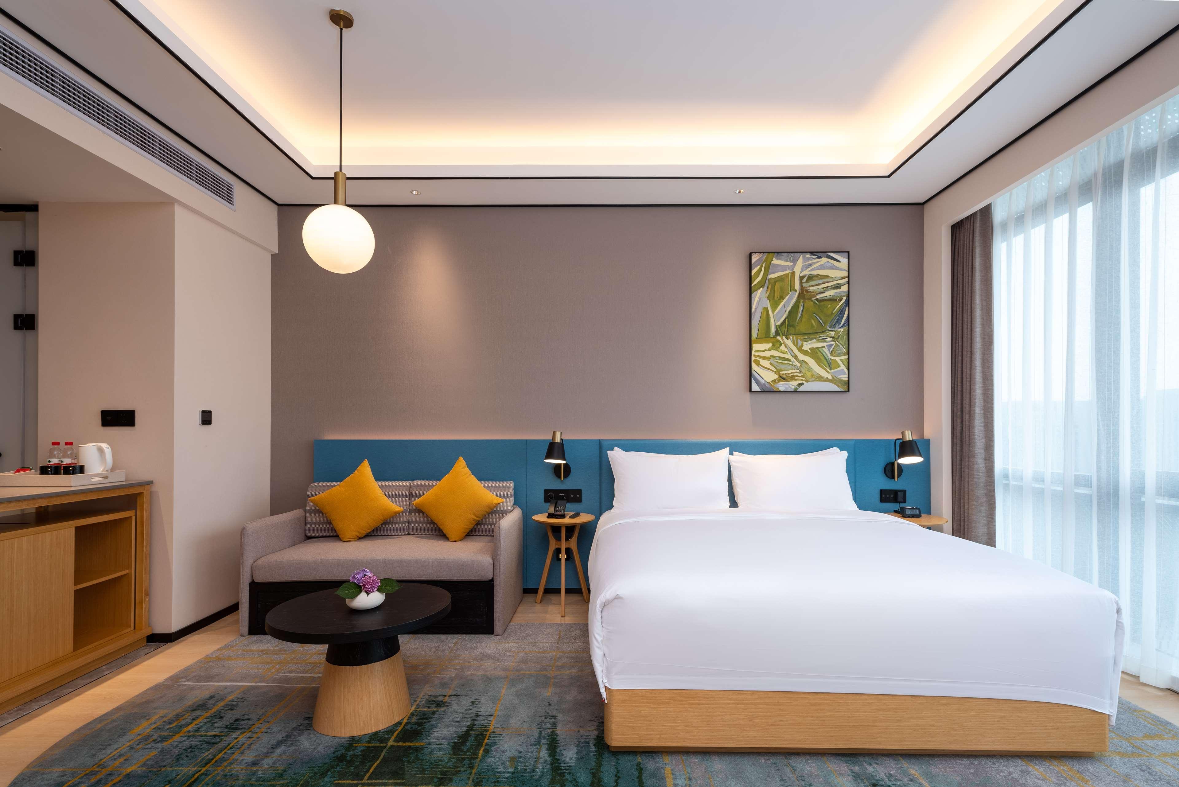 Double Deluxe King Bed