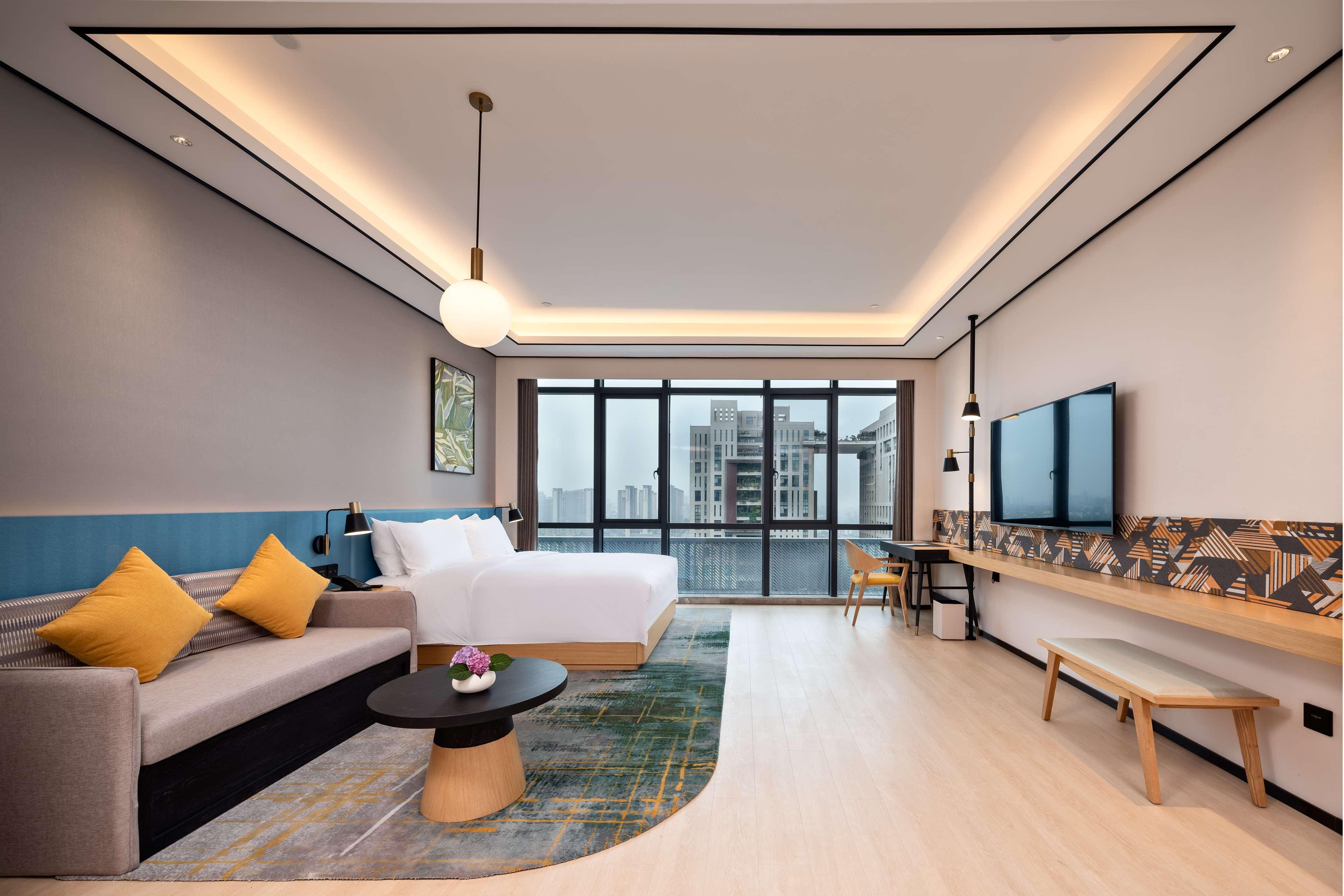 Double Deluxe King Bed