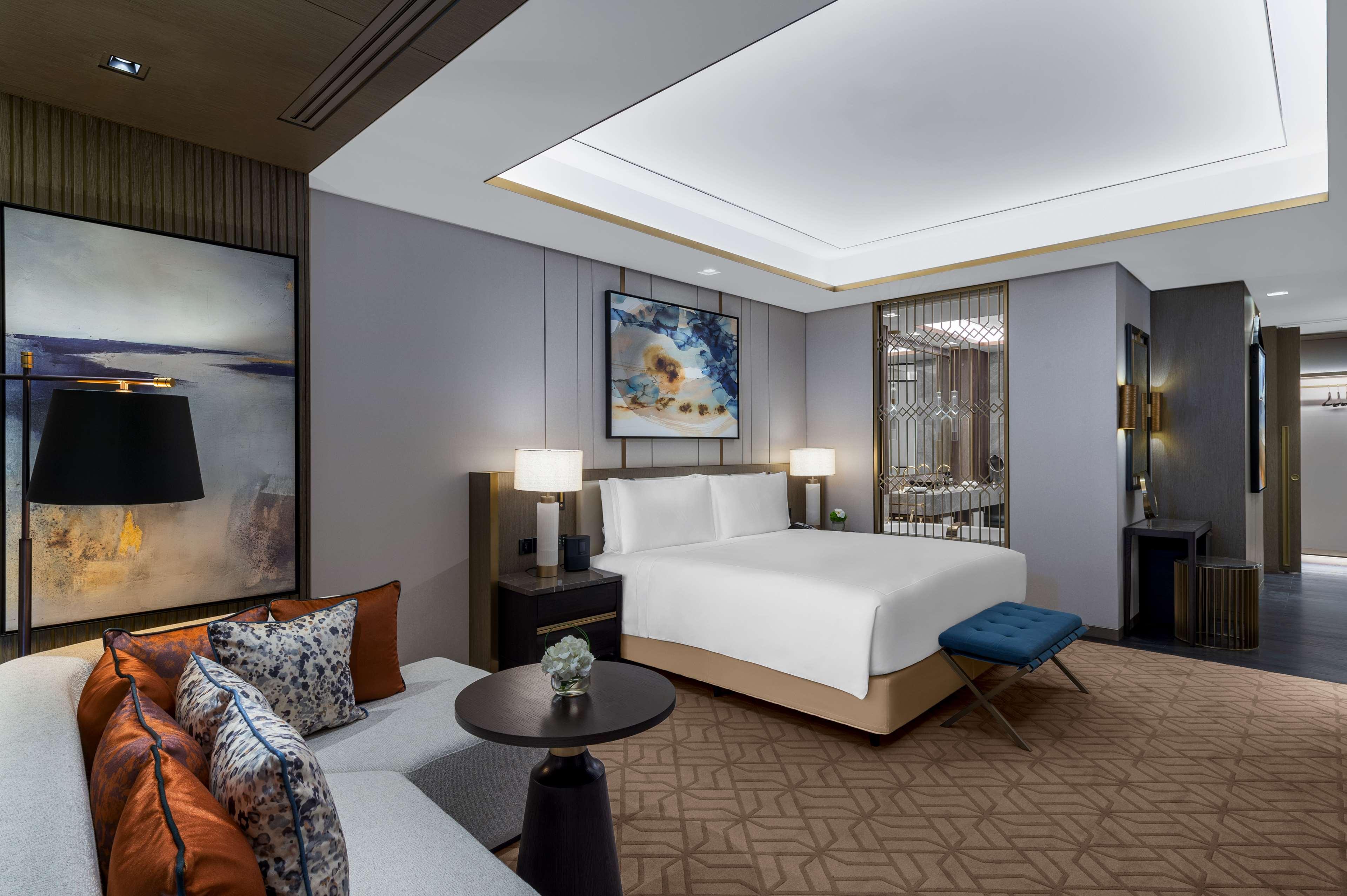 Double Deluxe King Bed