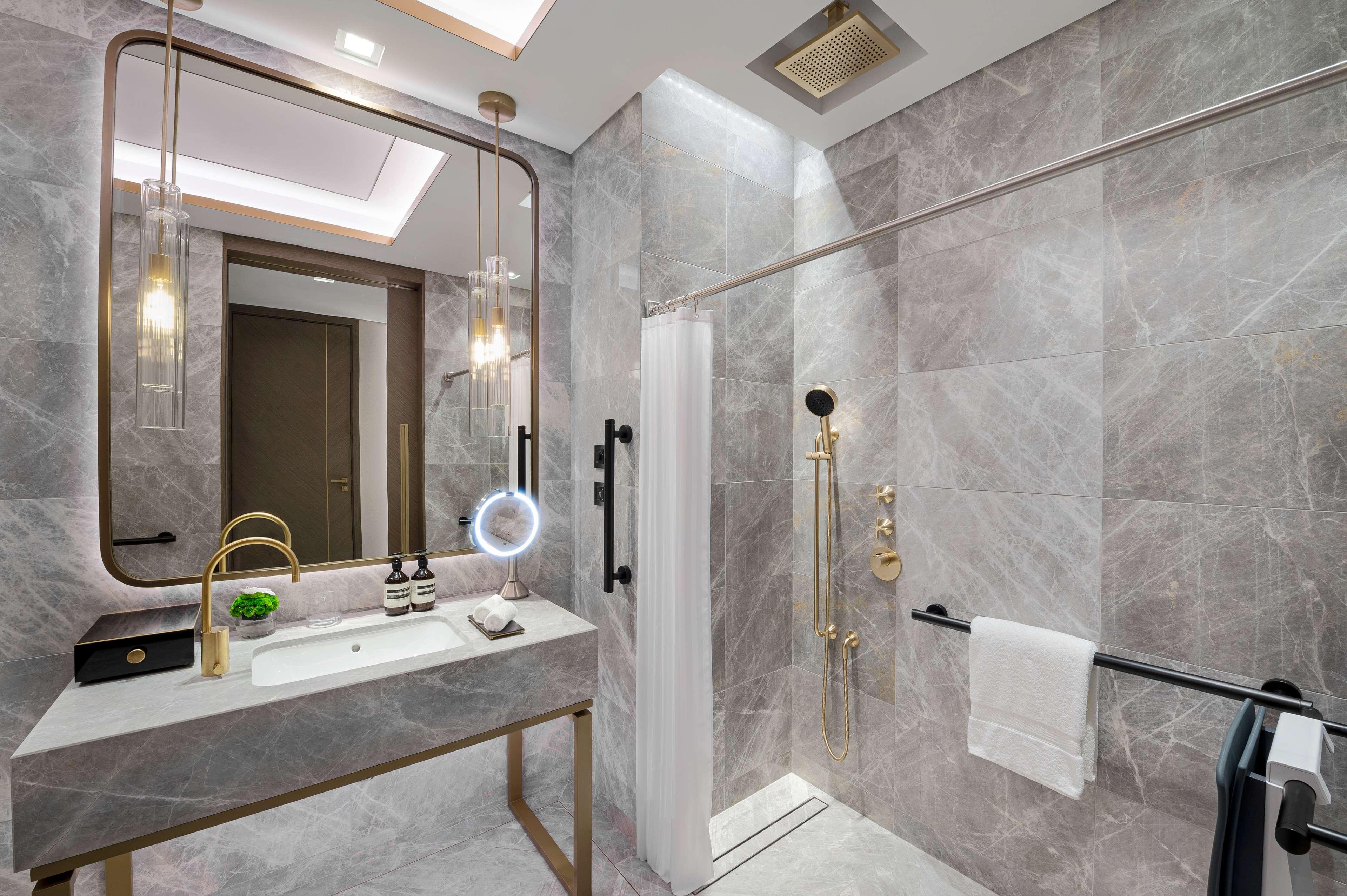 Double Accessible King Size Bed