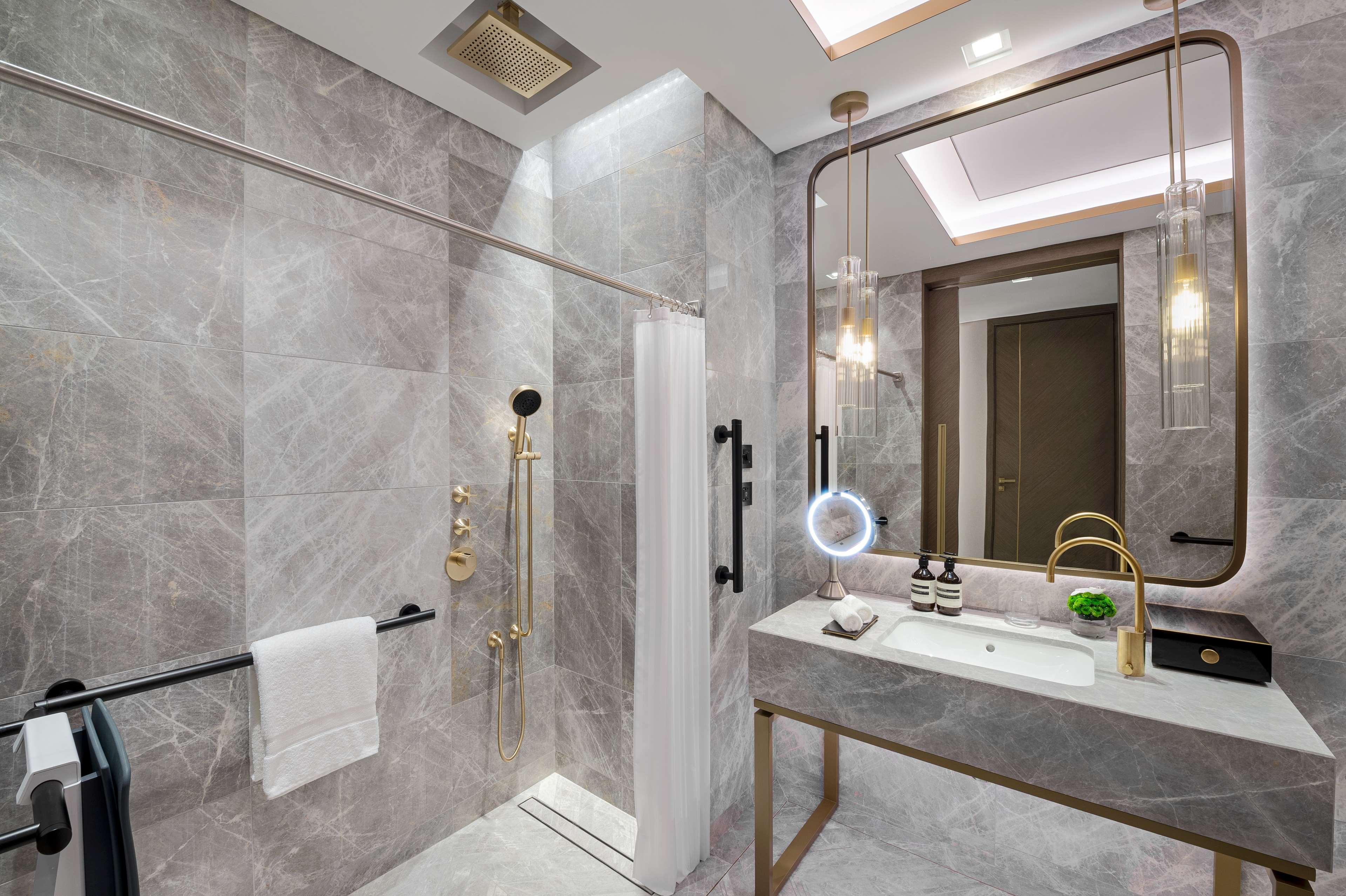 Double Accessible King Size Bed