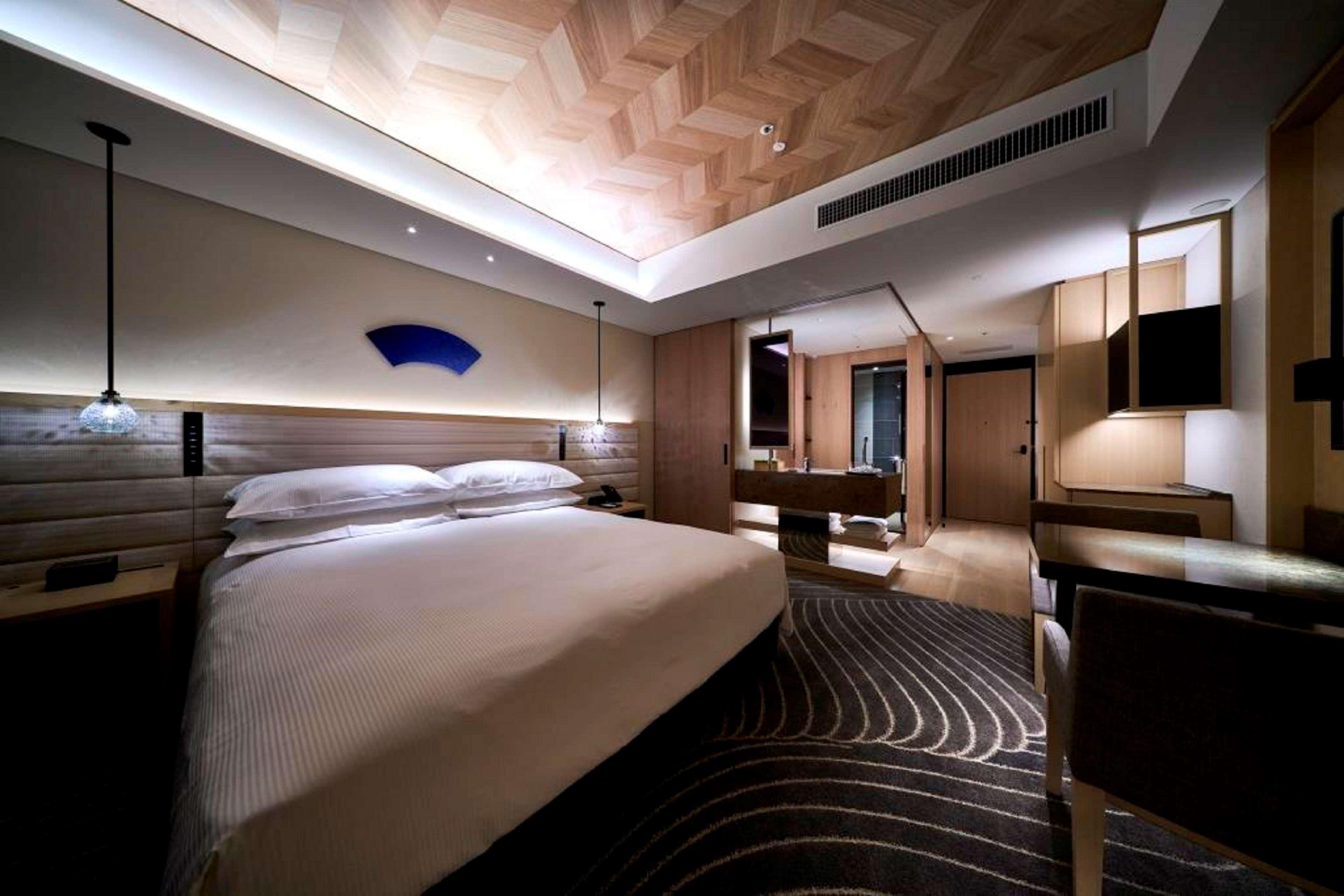 Suite Deluxe King Bed