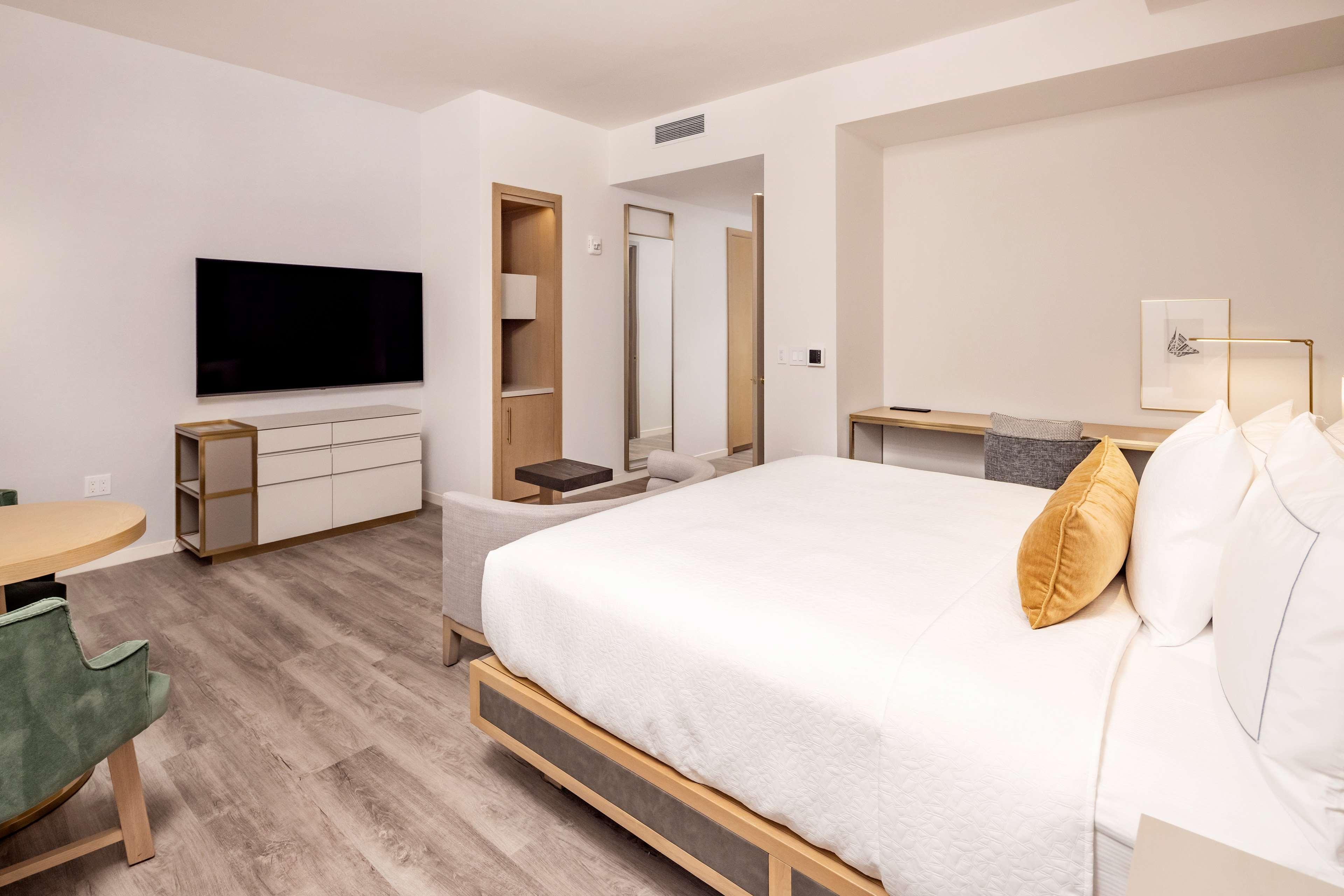 Studio Deluxe King Bed