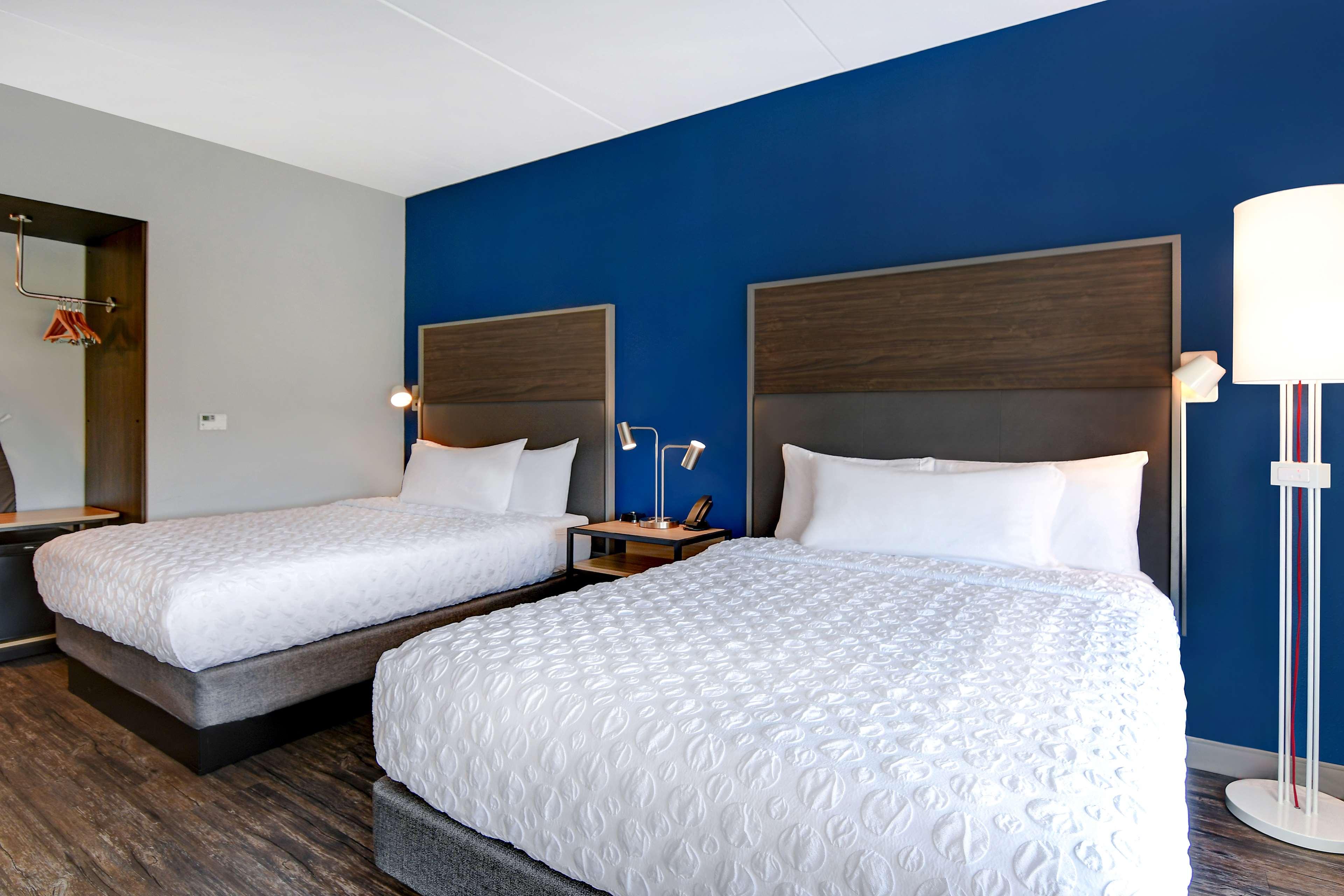 Twin Accessible-two Queen Beds