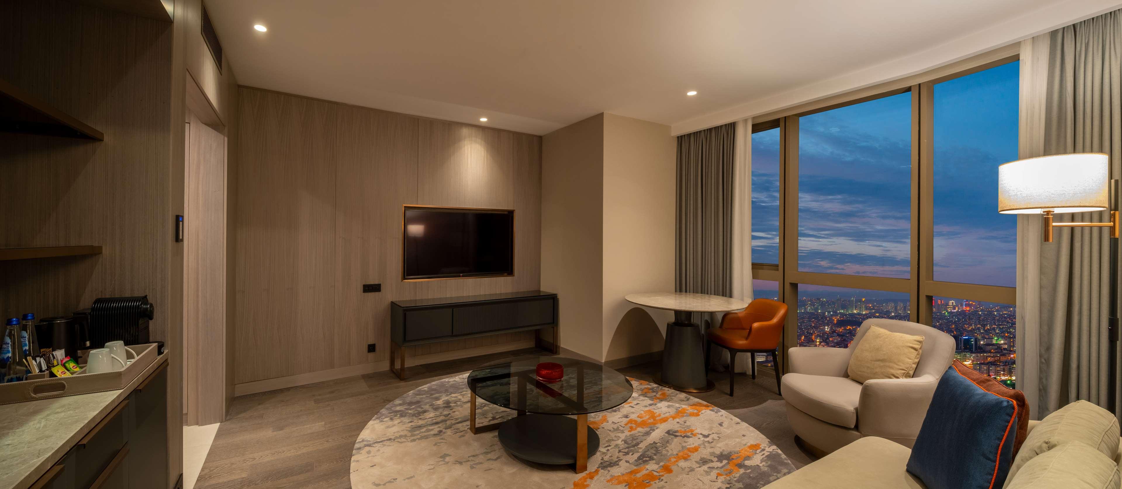 Suite King Bed One Bedroom 