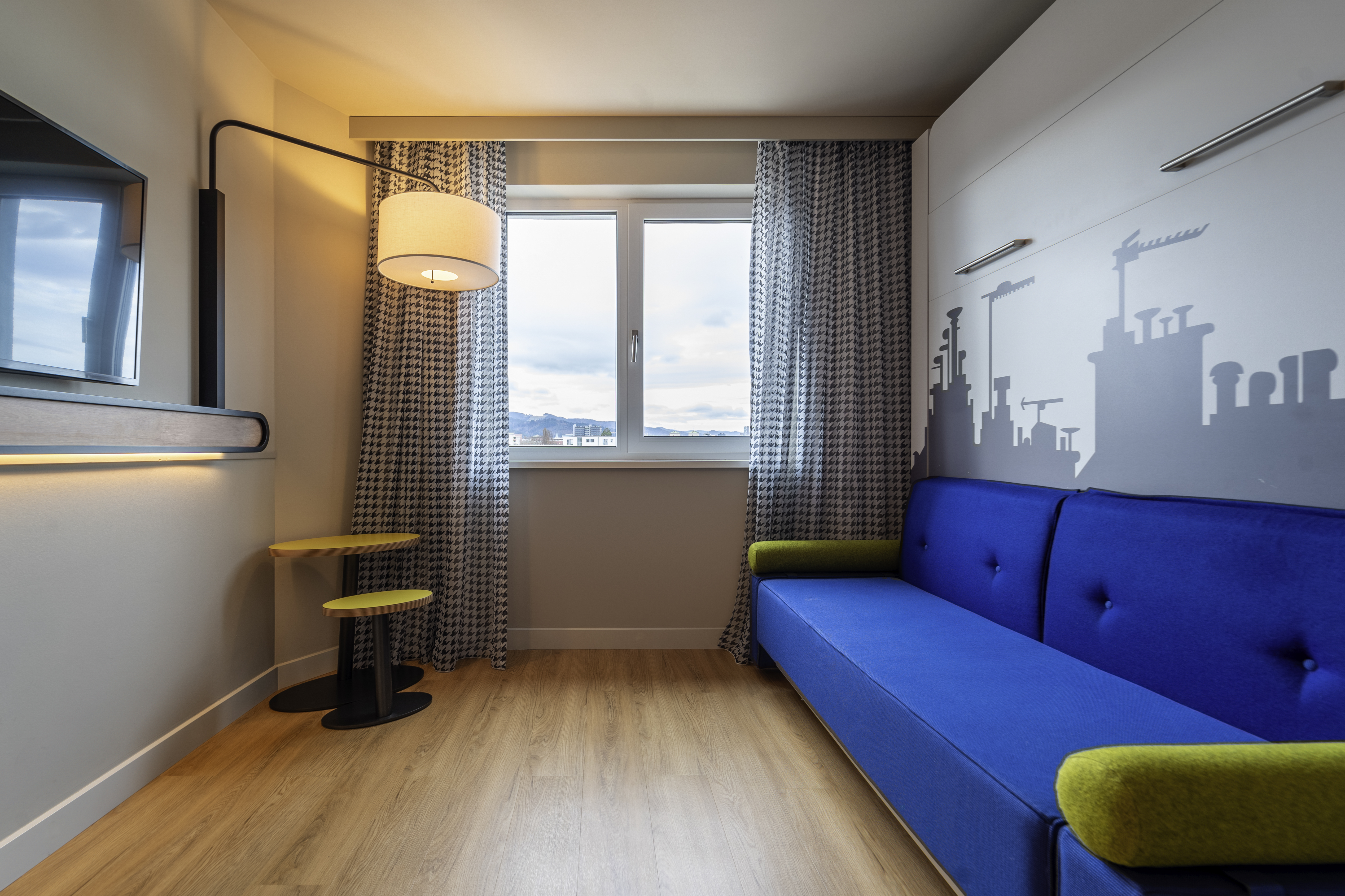 Studio Queen Size Bed