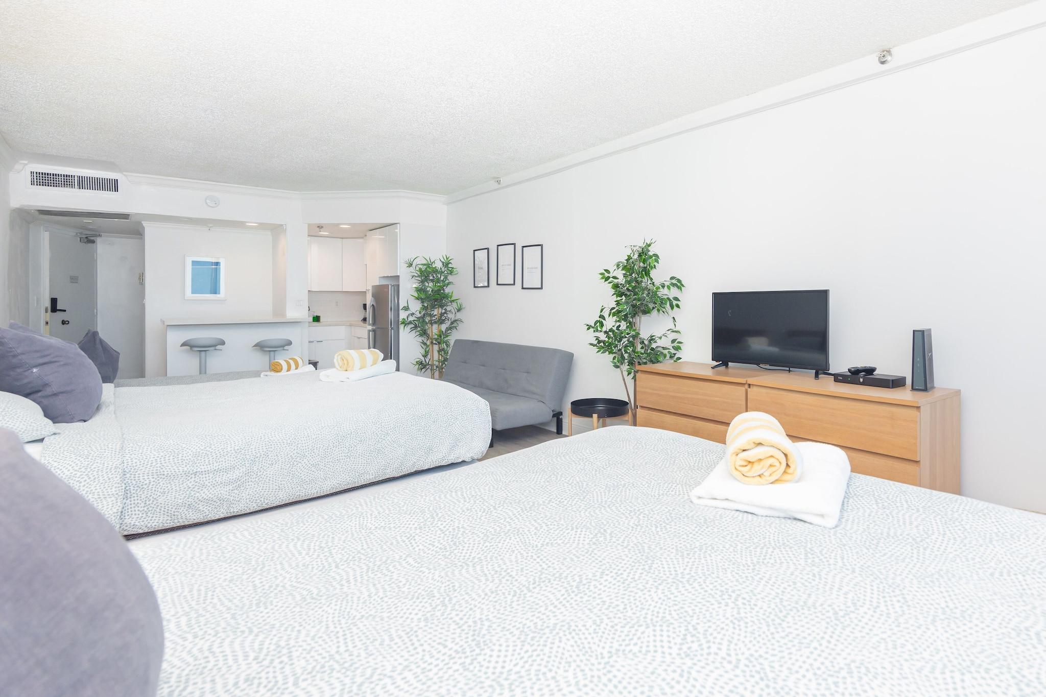 Studio Two Queen Beds