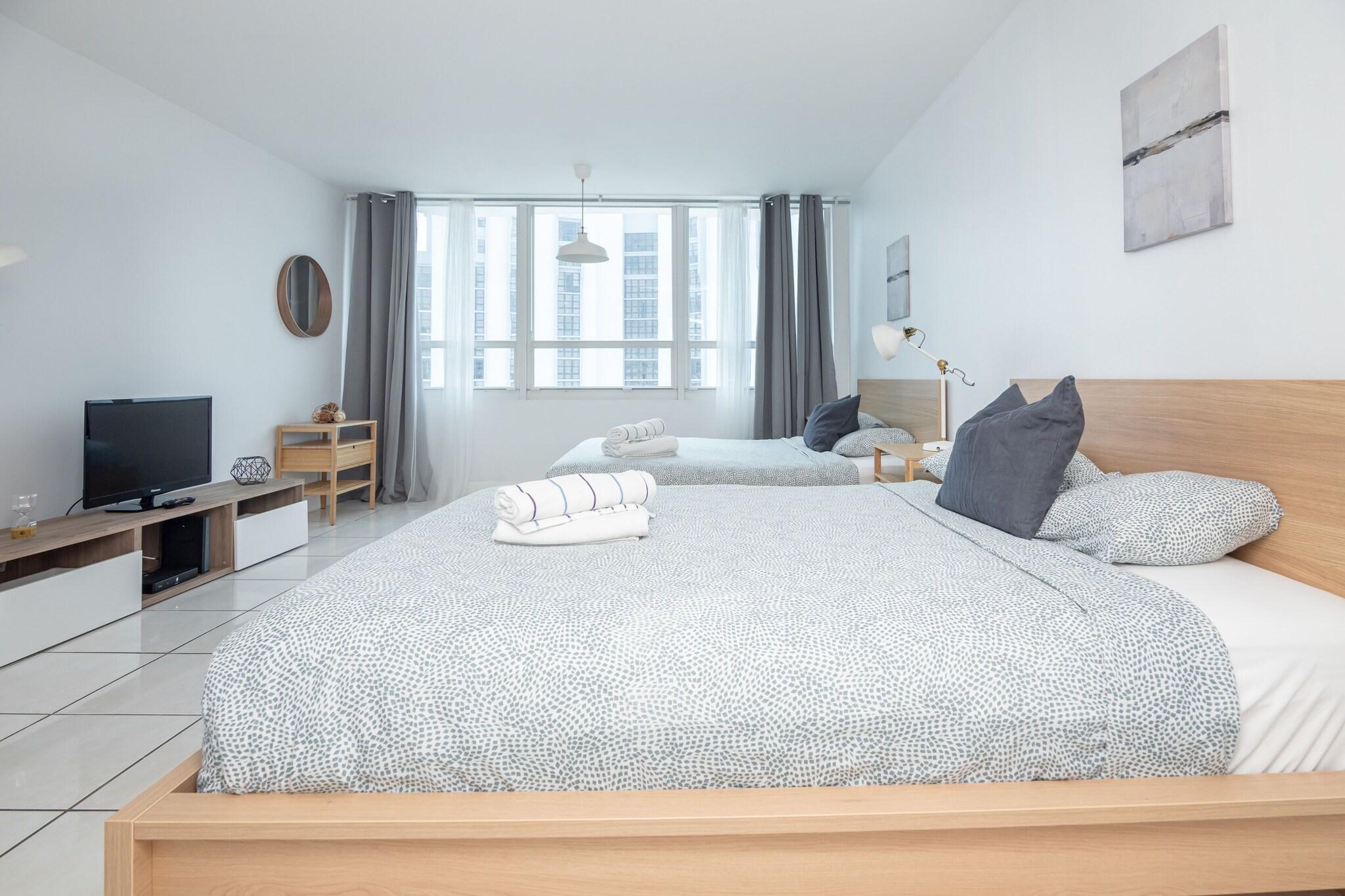 Studio Two Queen Beds