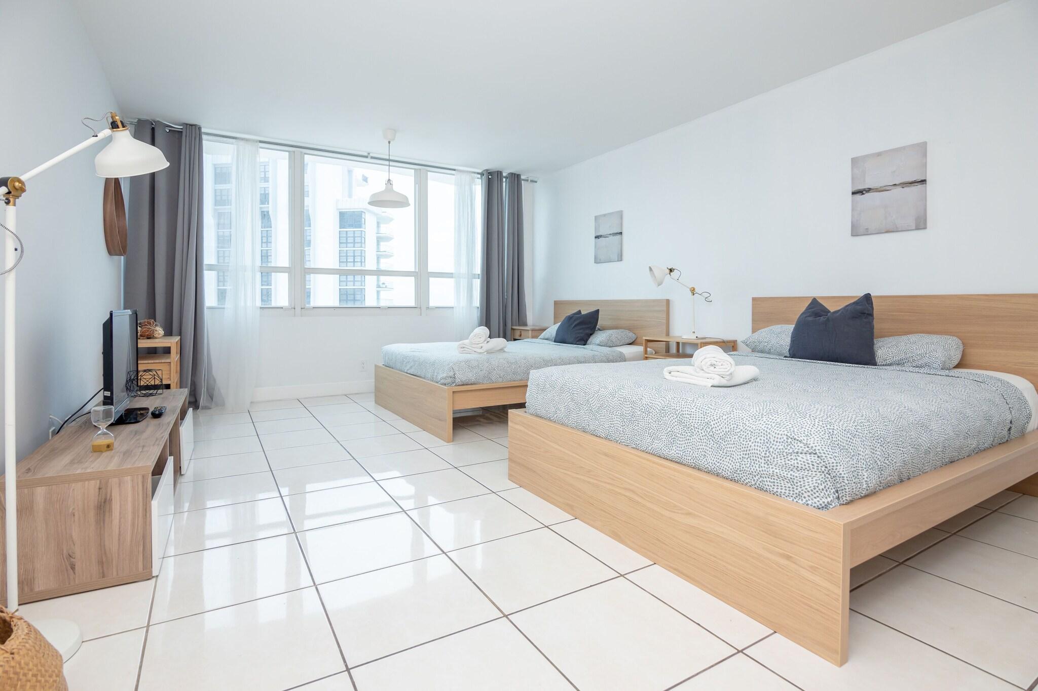 Studio Two Queen Beds