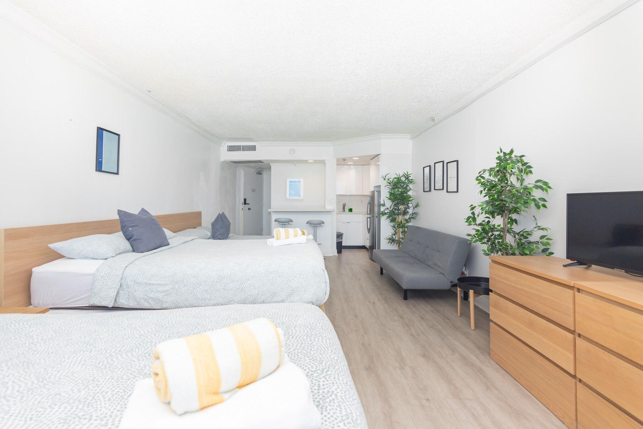 Studio Two Queen Beds