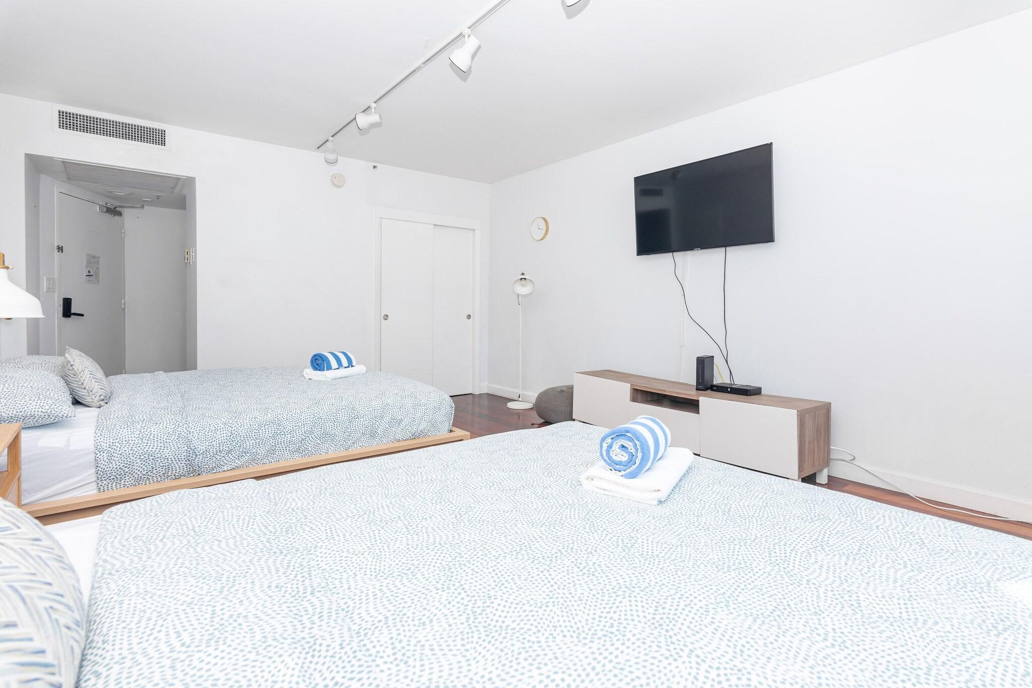 Studio Classic Queen Bed