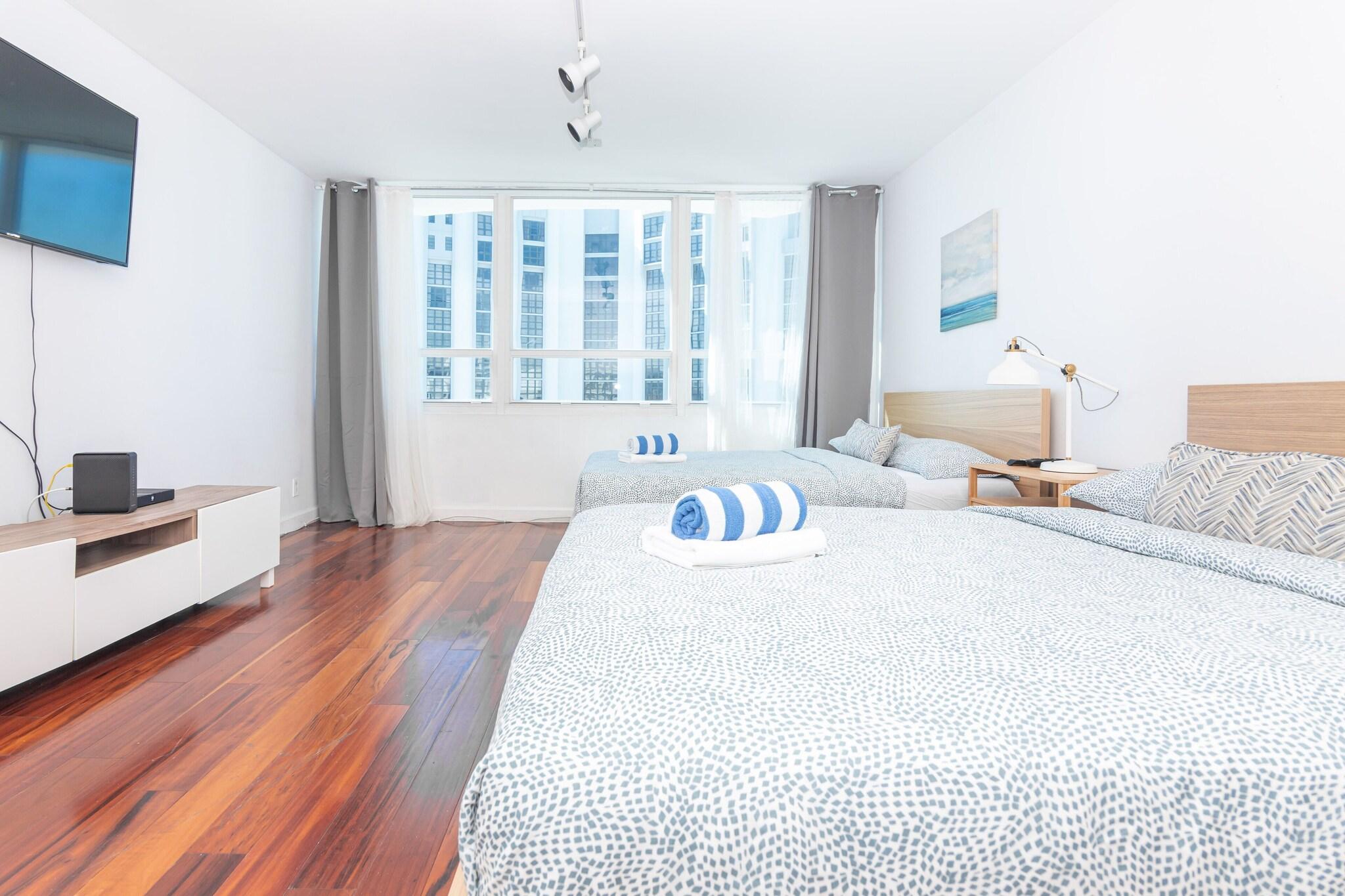 Studio Classic Queen Bed