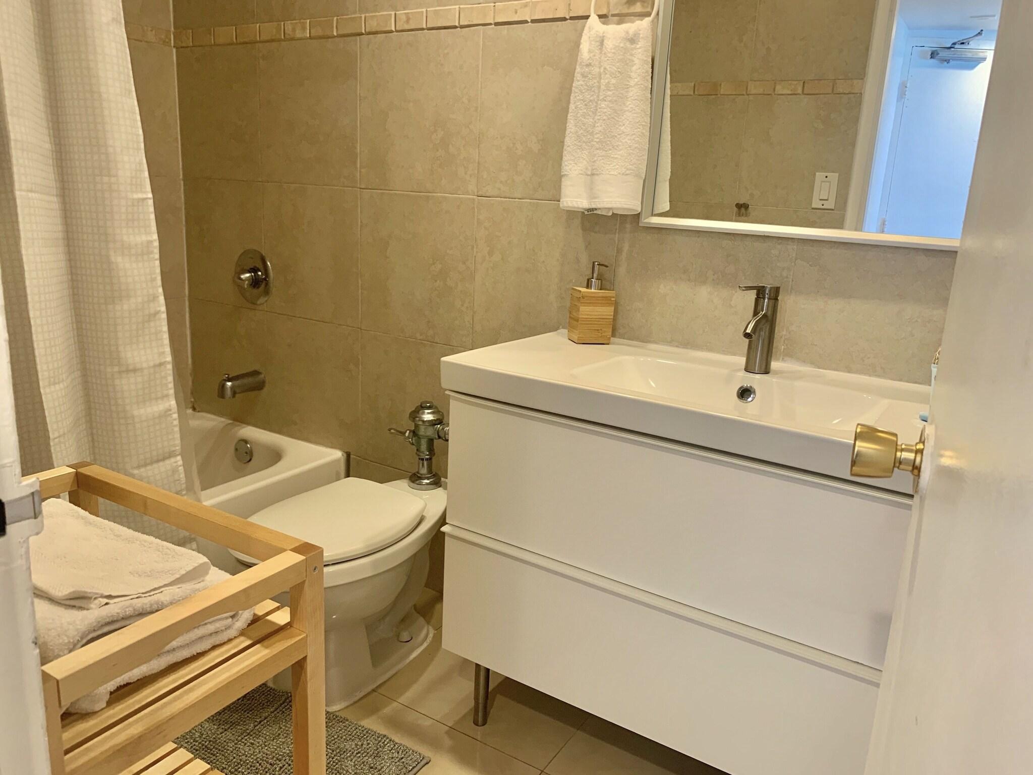 Studio Classic Queen Bed