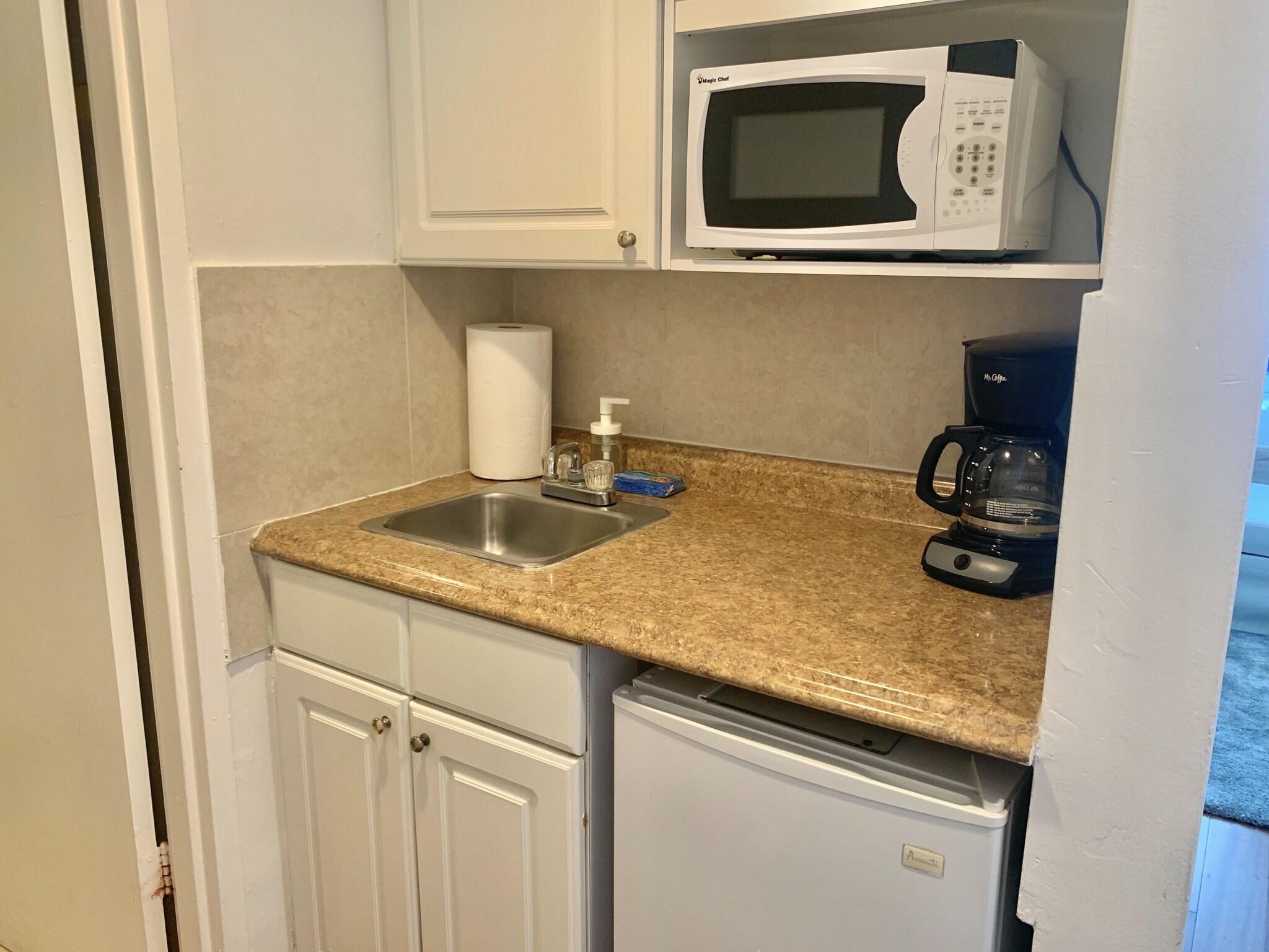 Studio Classic Queen Bed