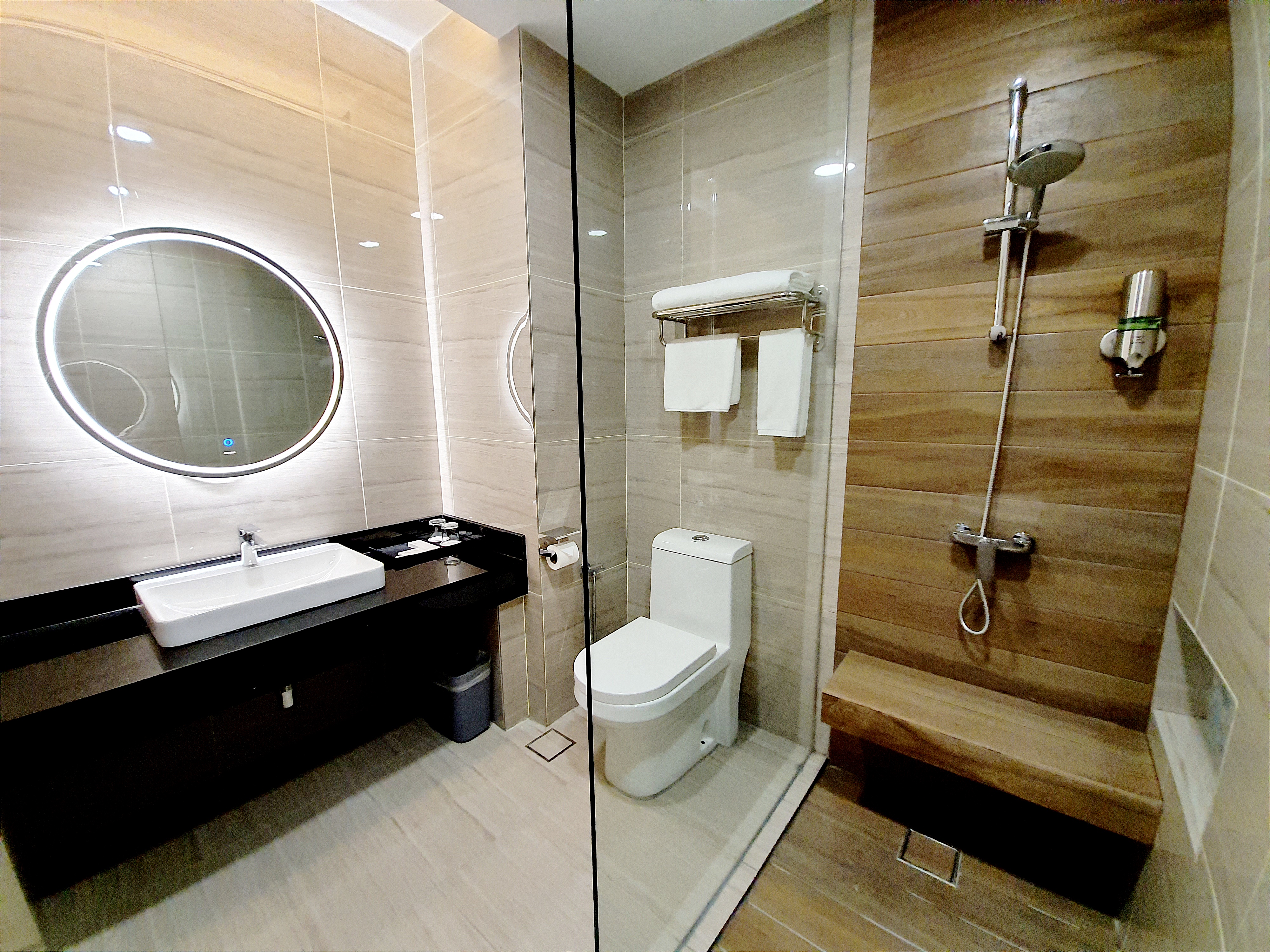 Double Deluxe City View King Bed