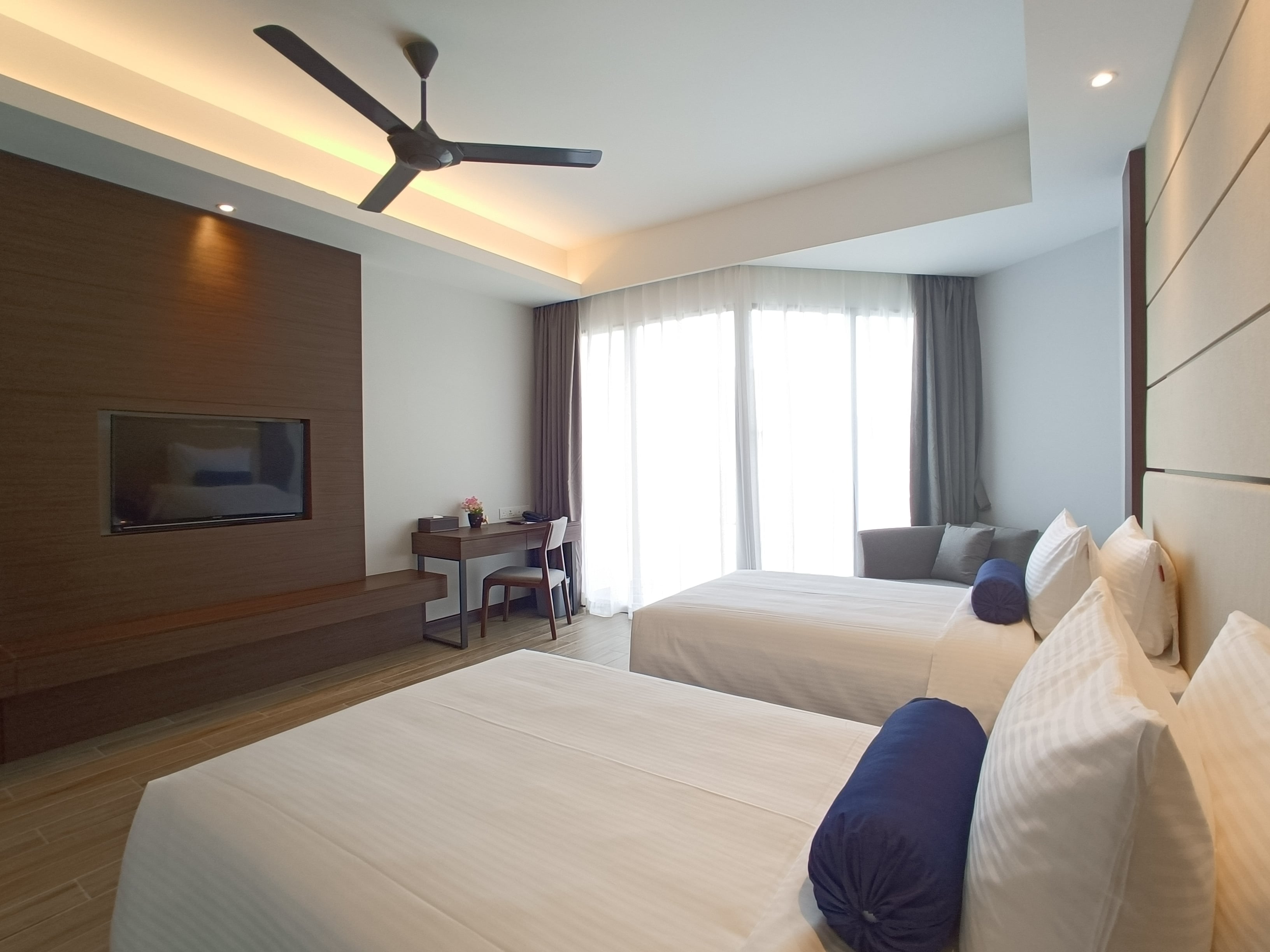 Twin Deluxe Partial Ocean View