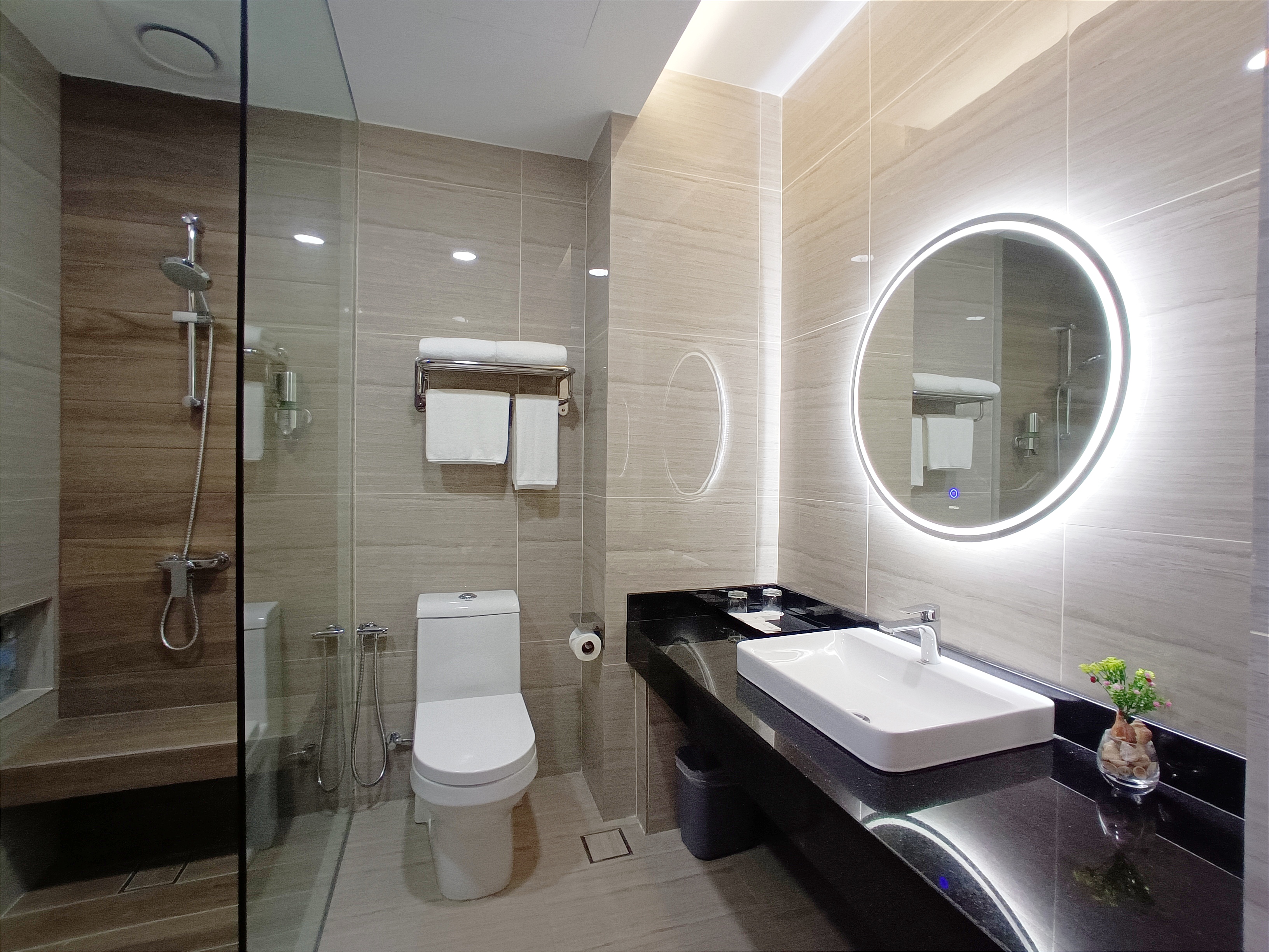 Twin Deluxe Partial Ocean View