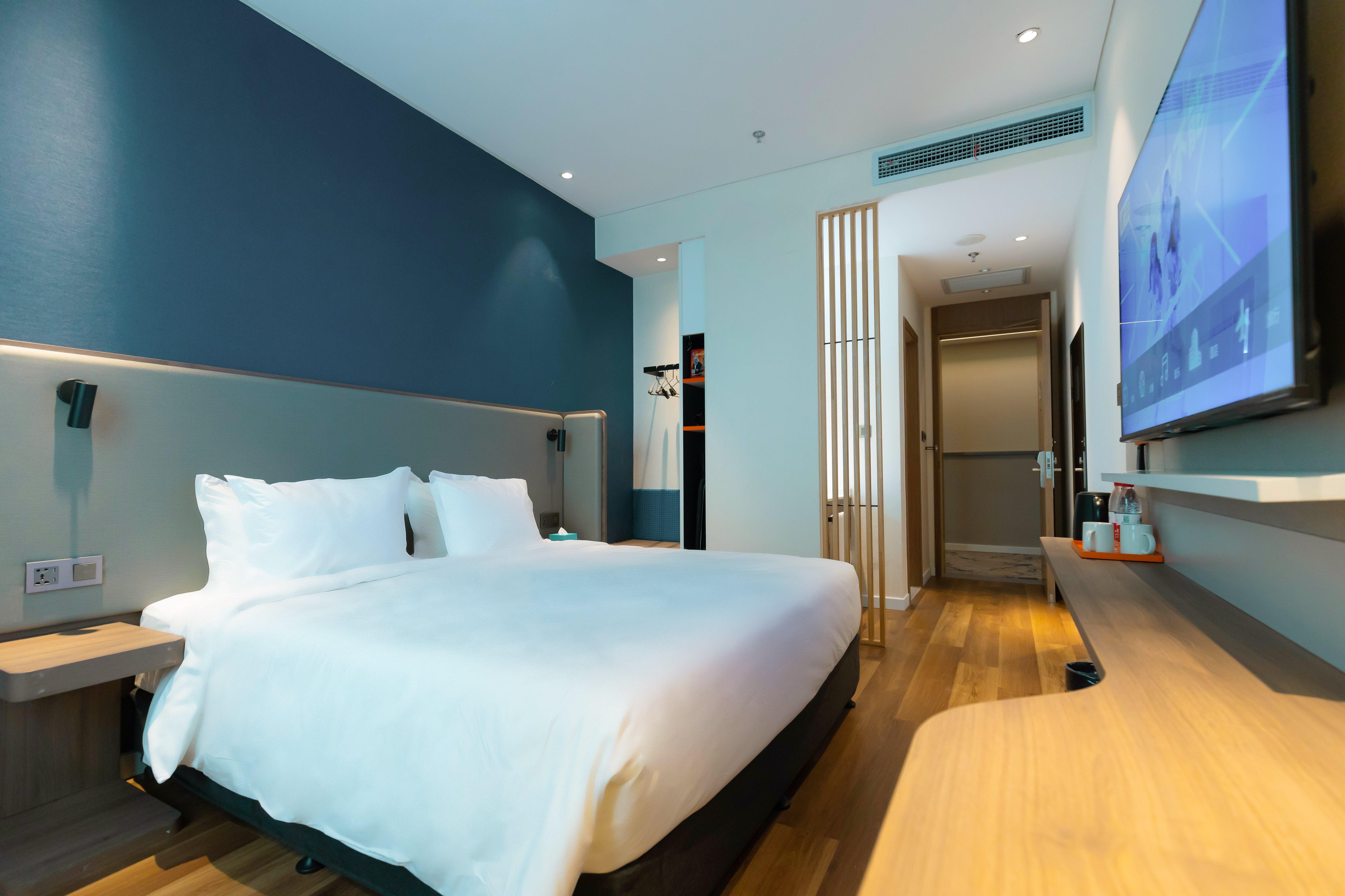 Double Accessible King Size Bed