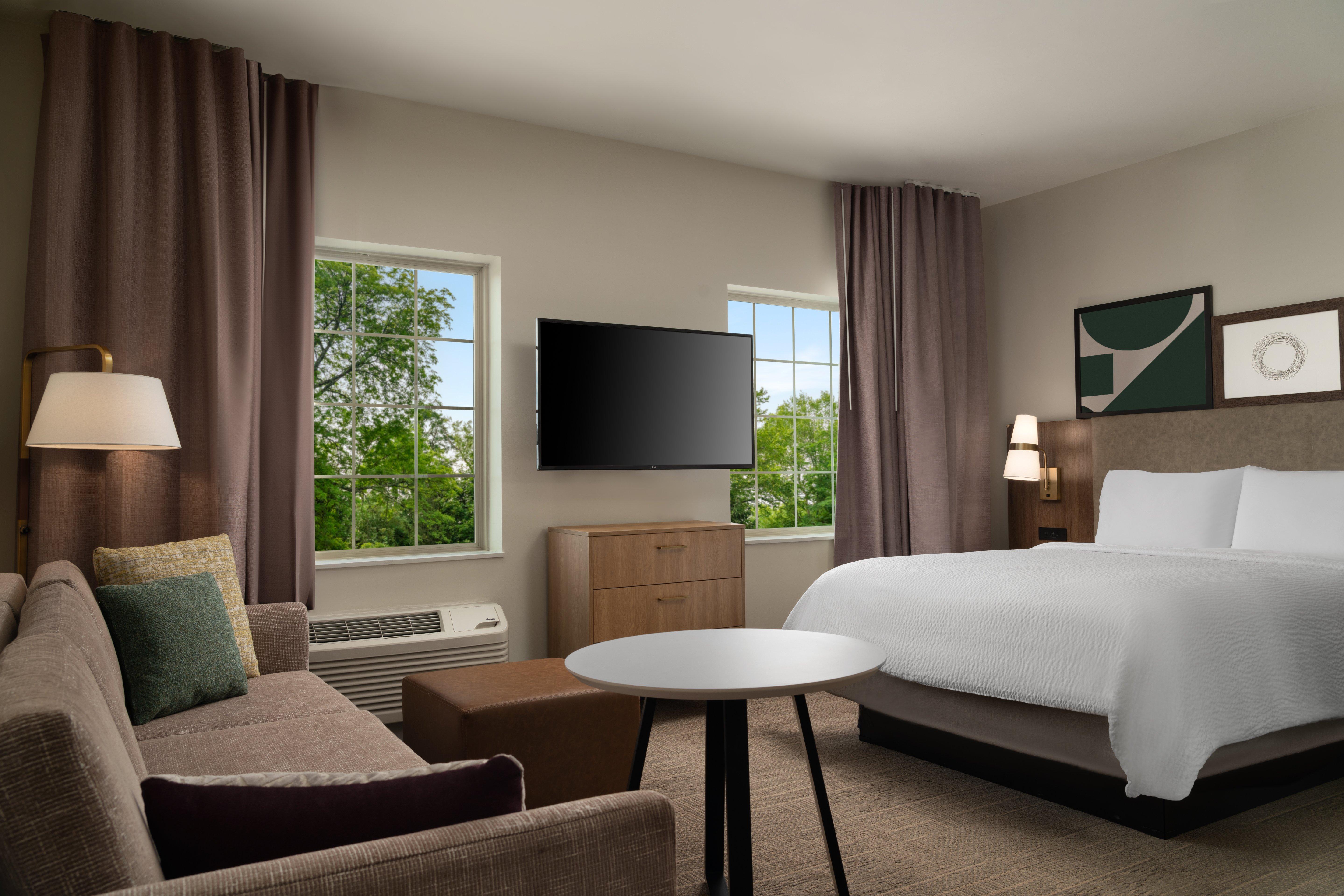 Studio Accessible-queen Size Bed