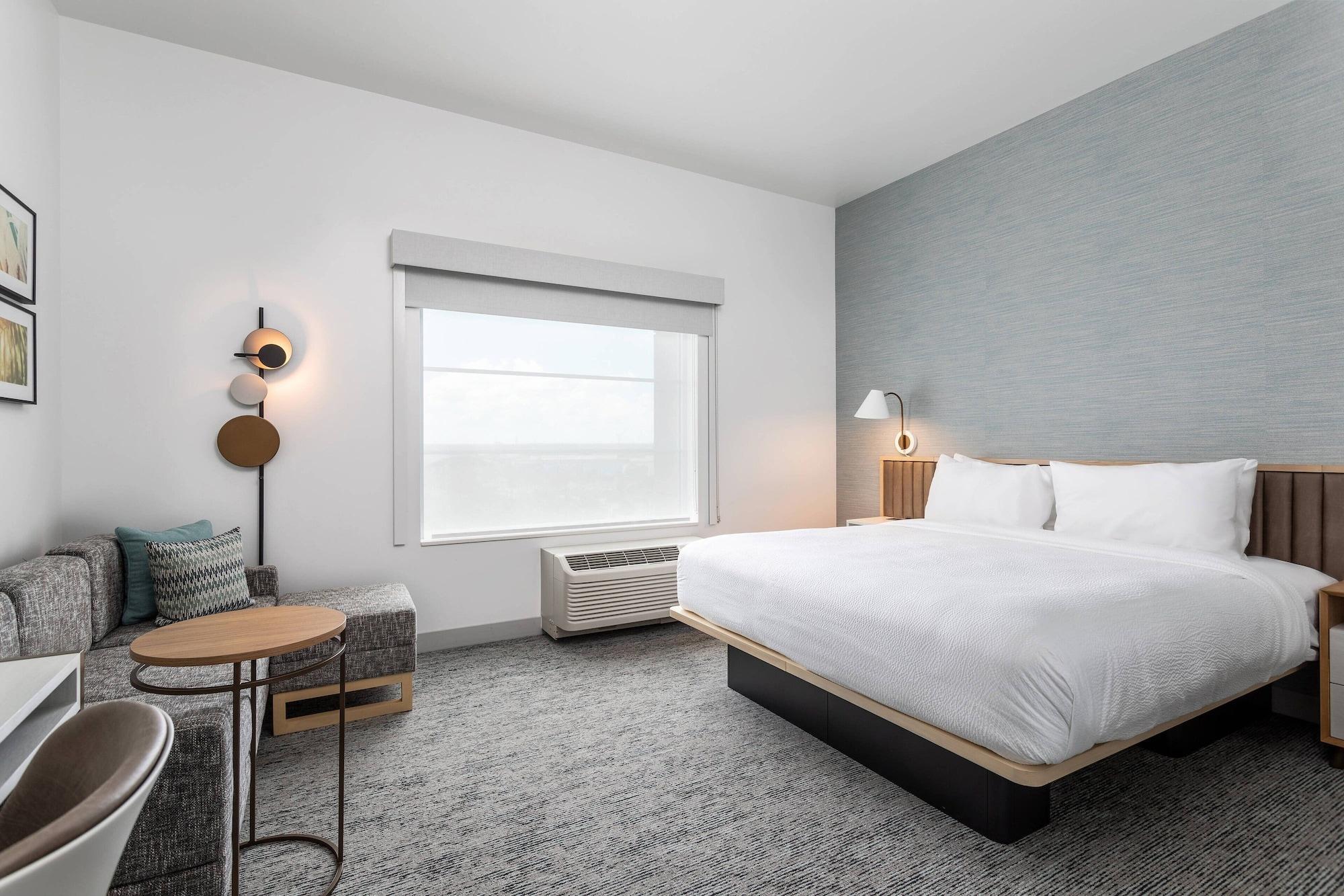 Studio Accessible King Size Bed