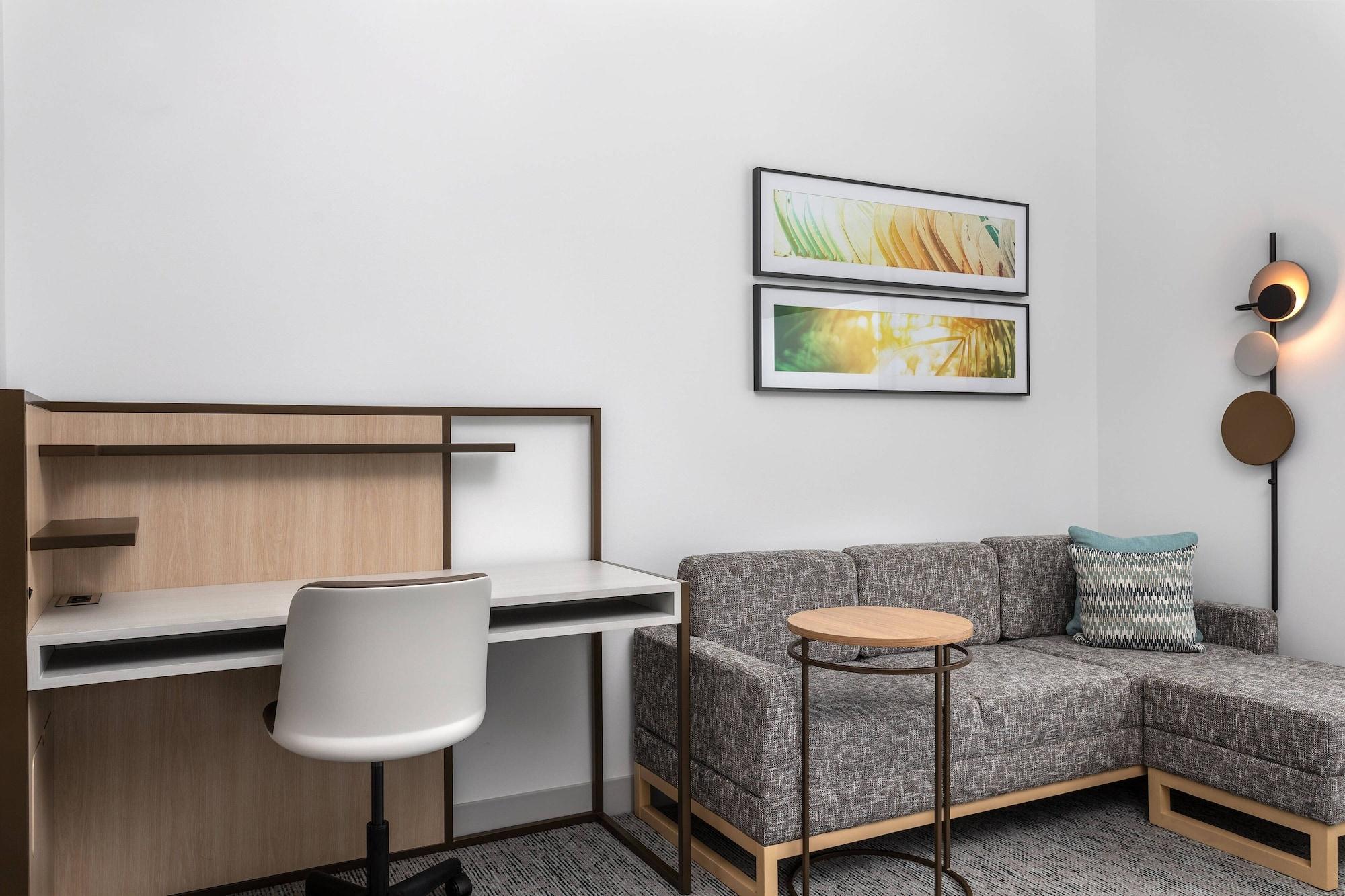 Studio Accessible King Size Bed