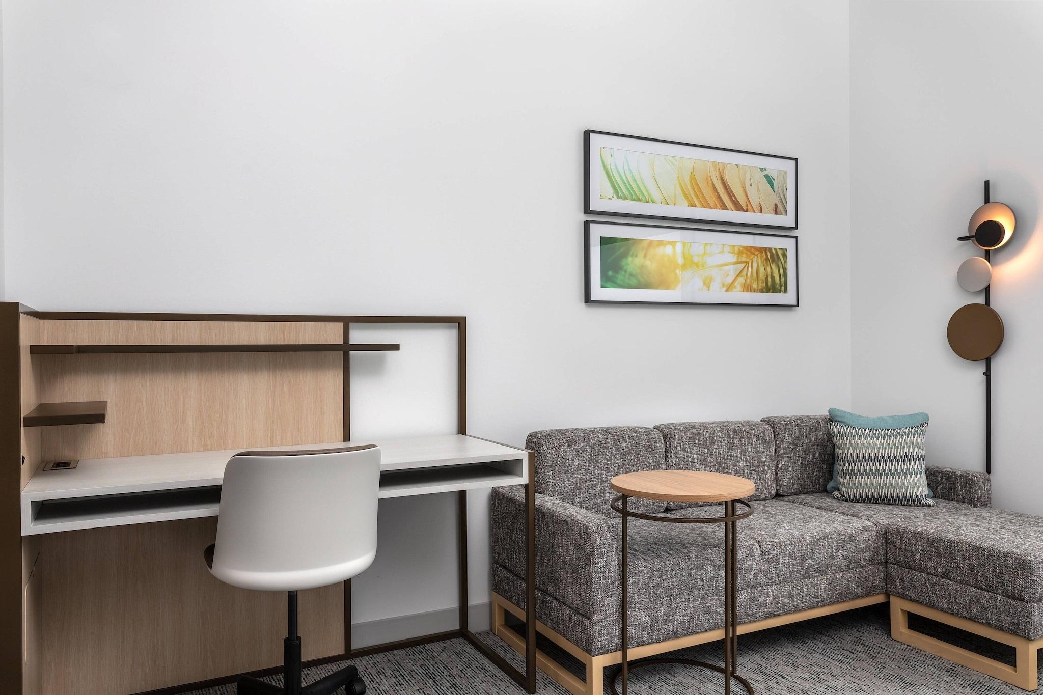 Studio Accessible King Size Bed