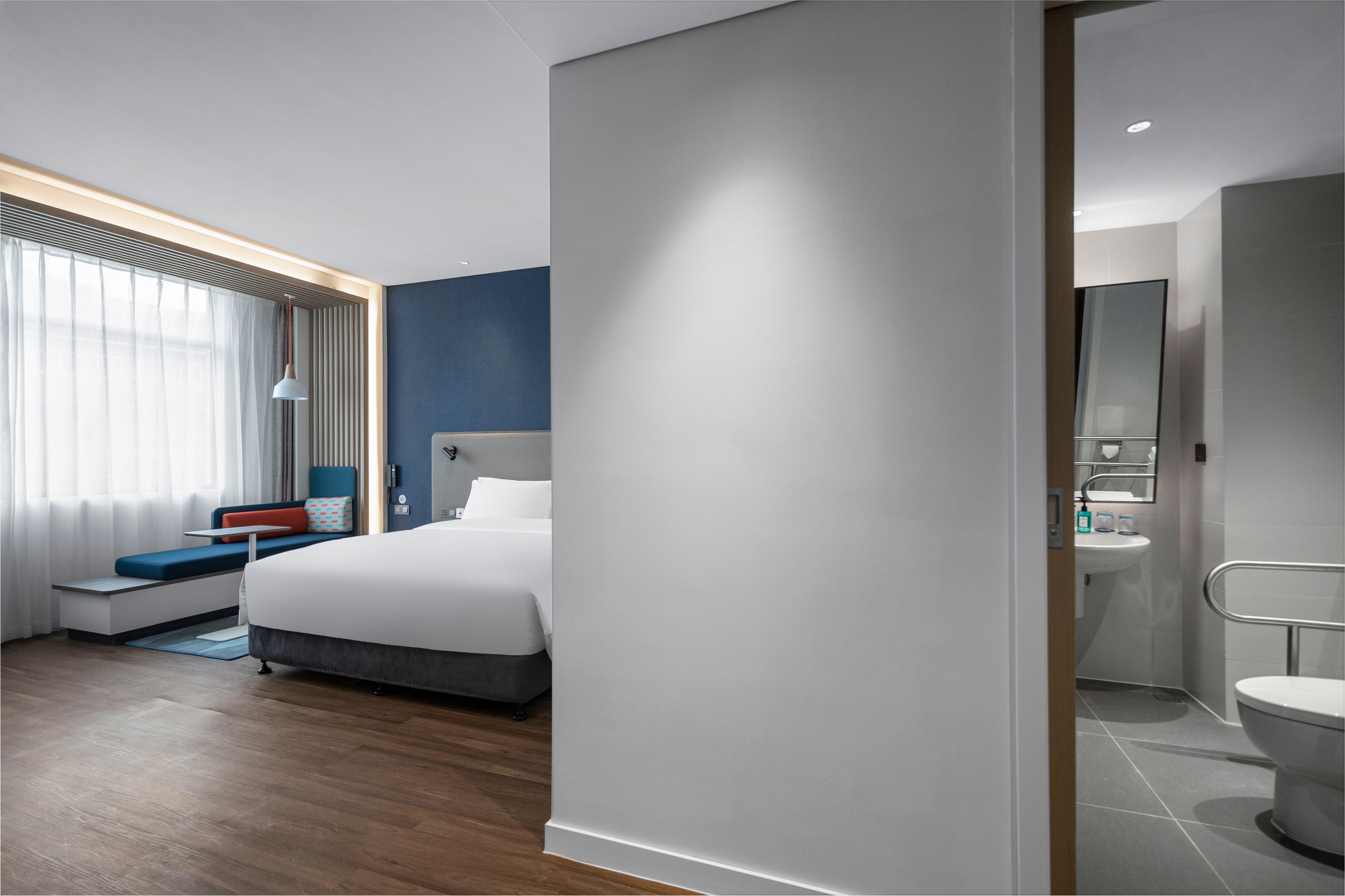 Double Accessible King Size Bed