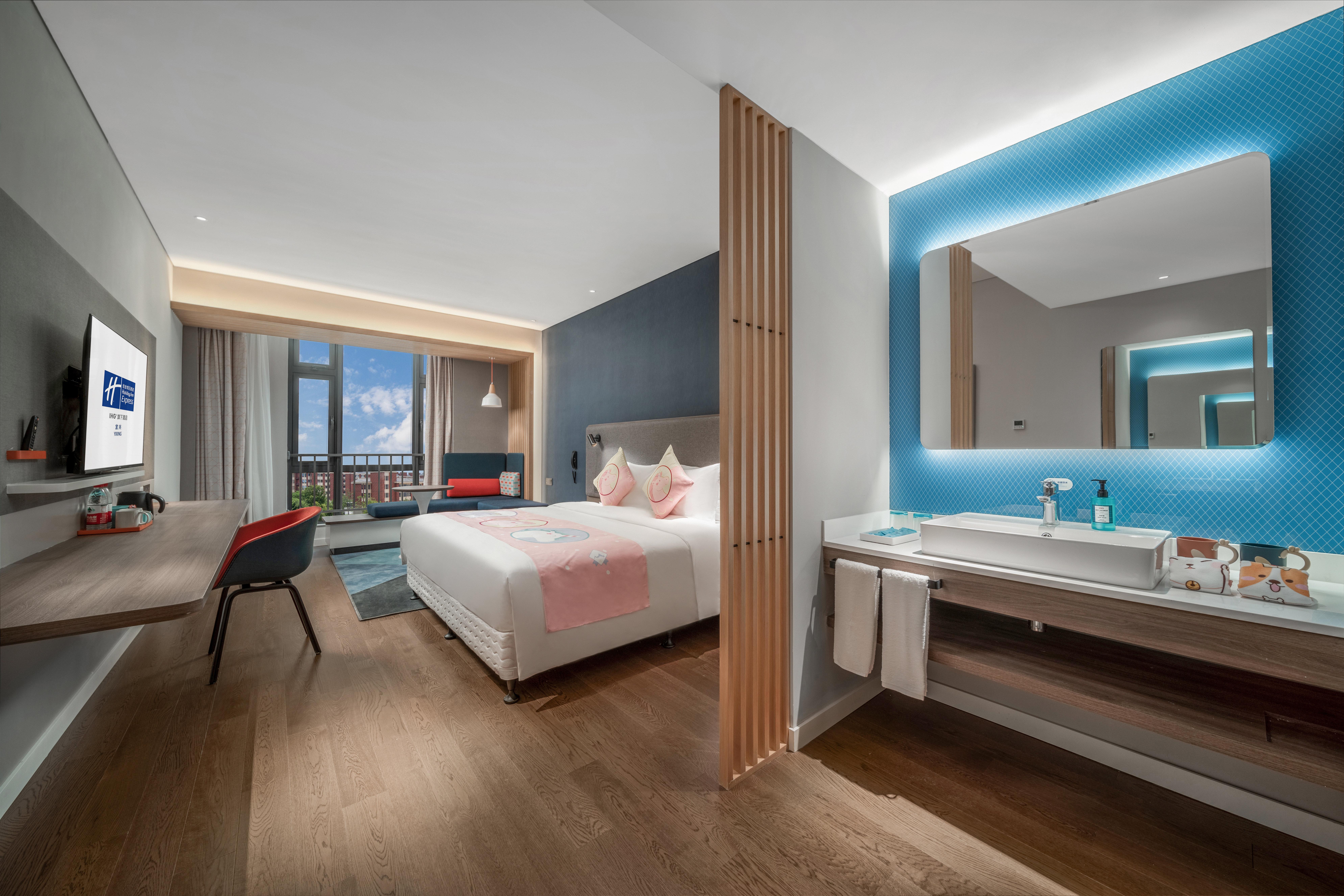 Double City View King Bed