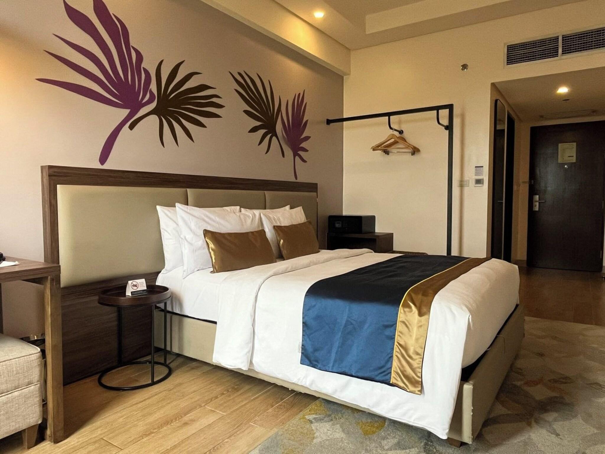 Double Queen Size Bed