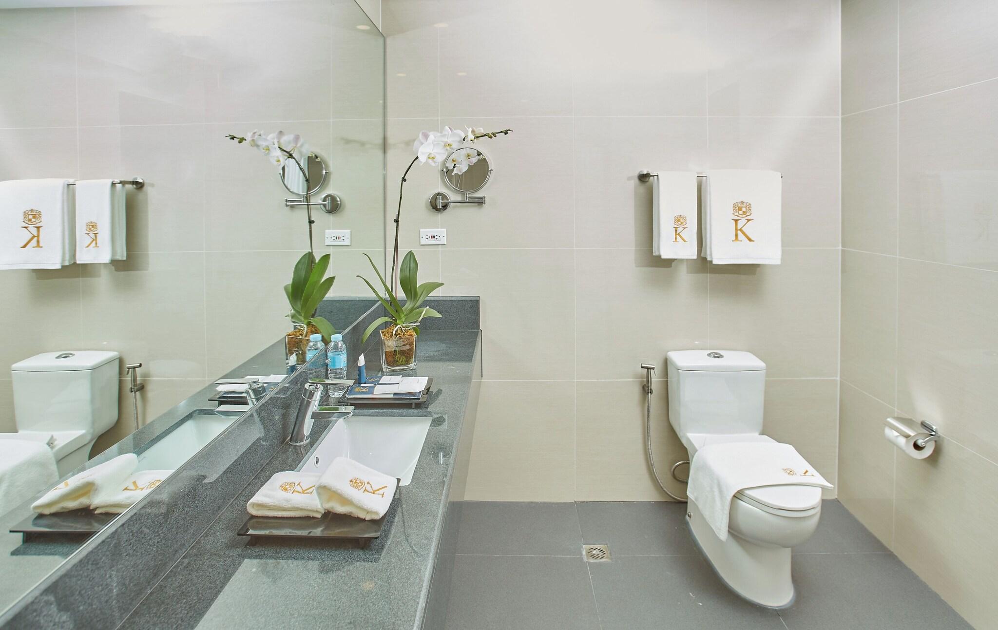 Double Executive Queen Bed