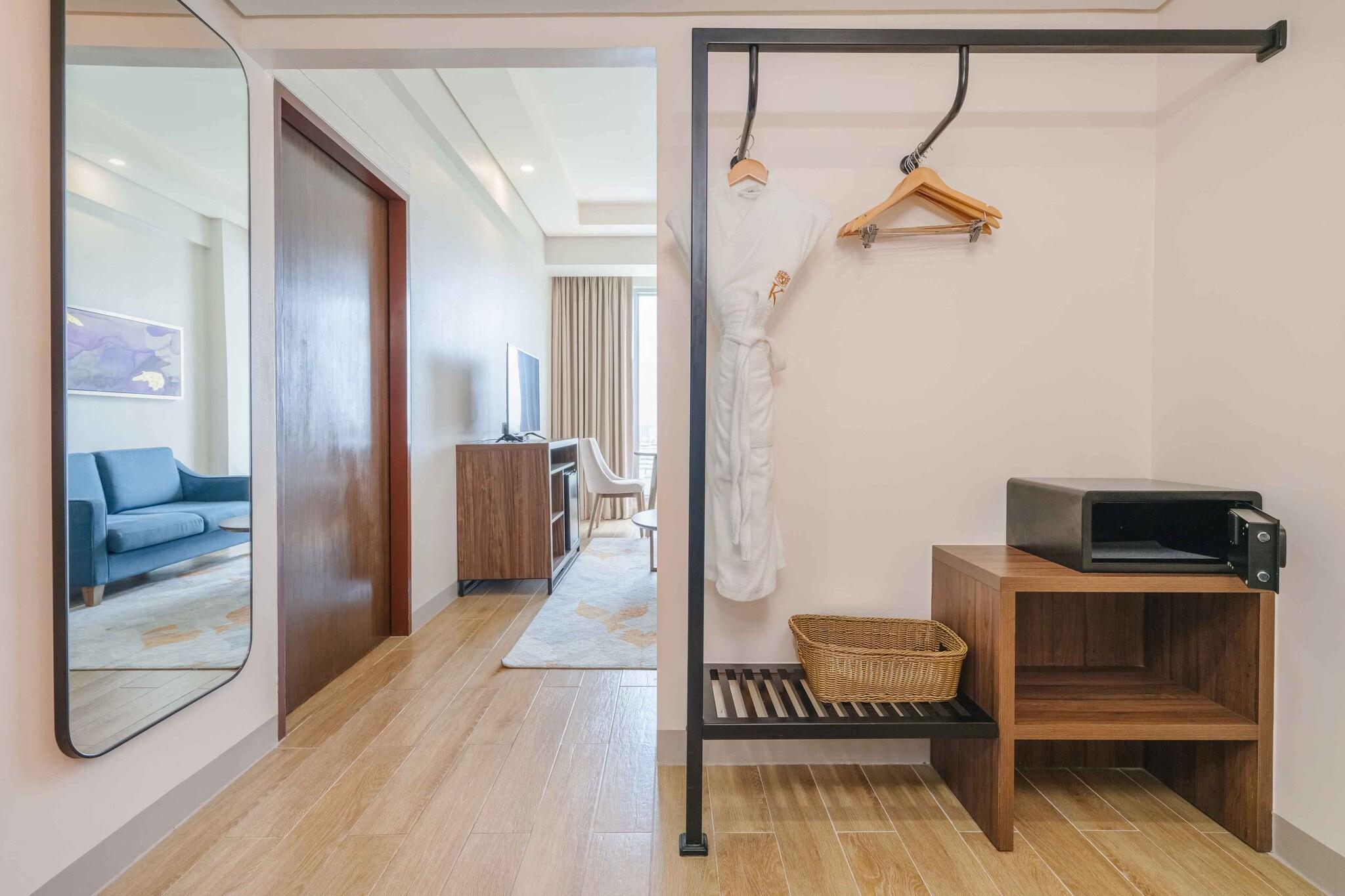 Double Executive Queen Bed