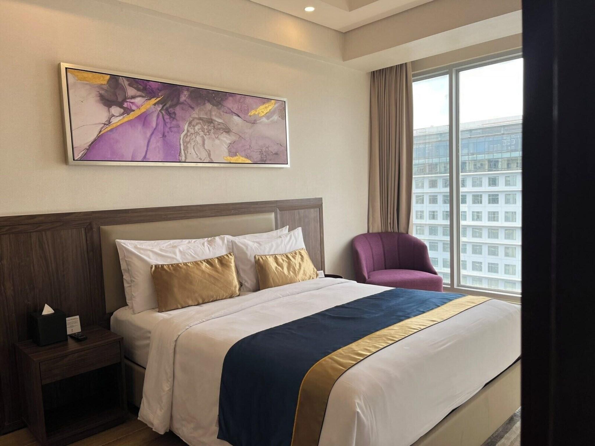 Double Executive Queen Bed