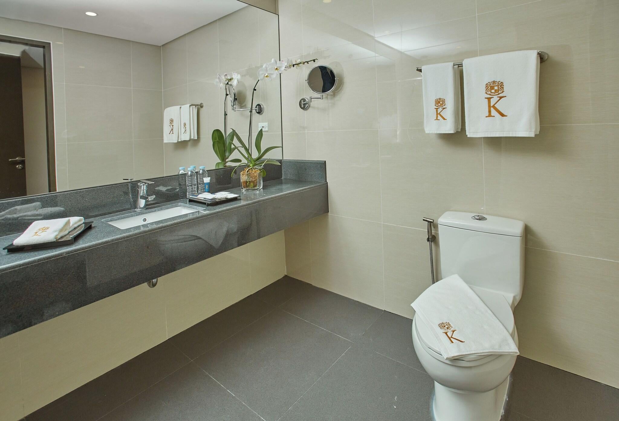 Junior Suite Queen Size Bed