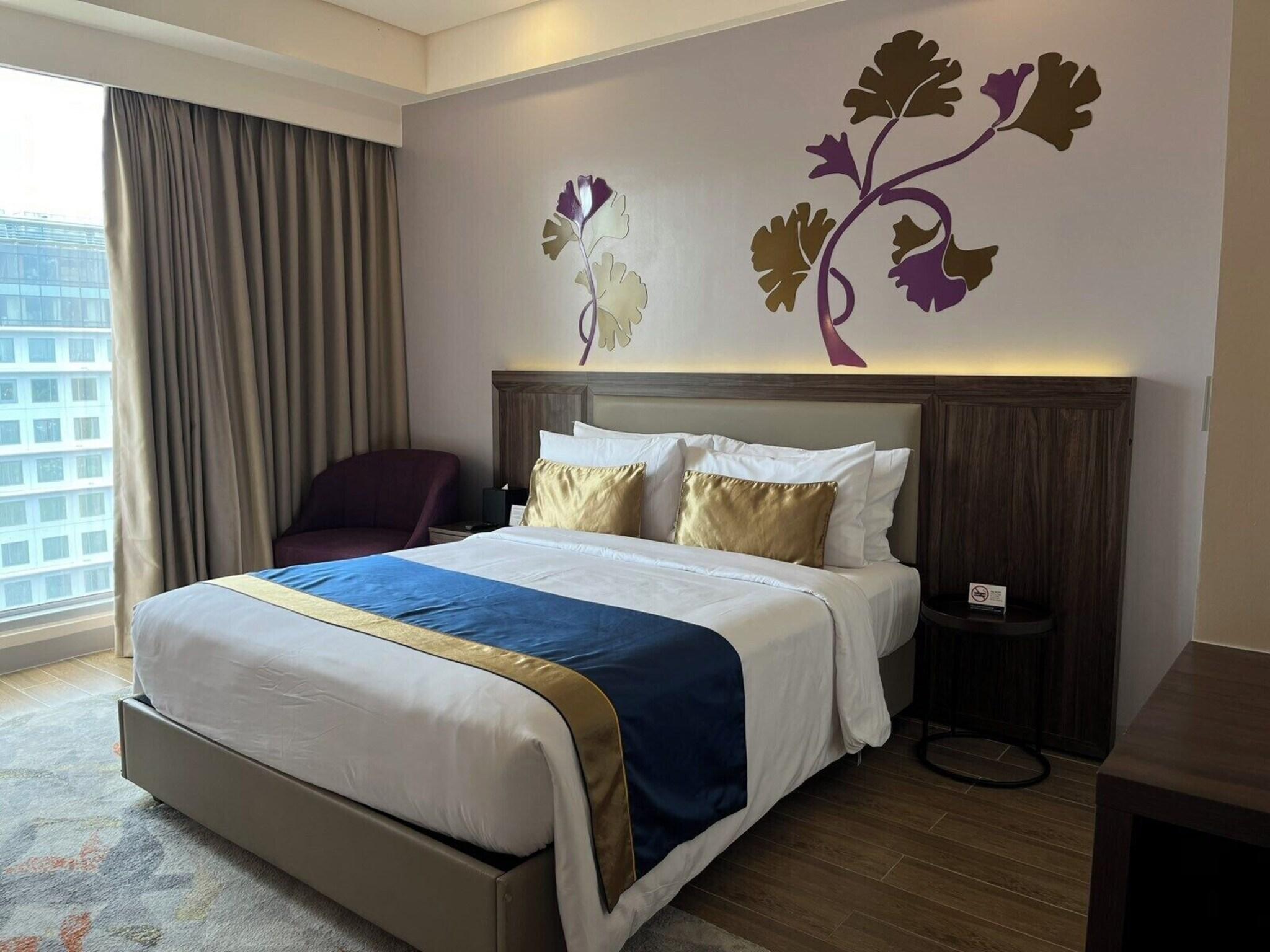 Junior Suite Queen Size Bed