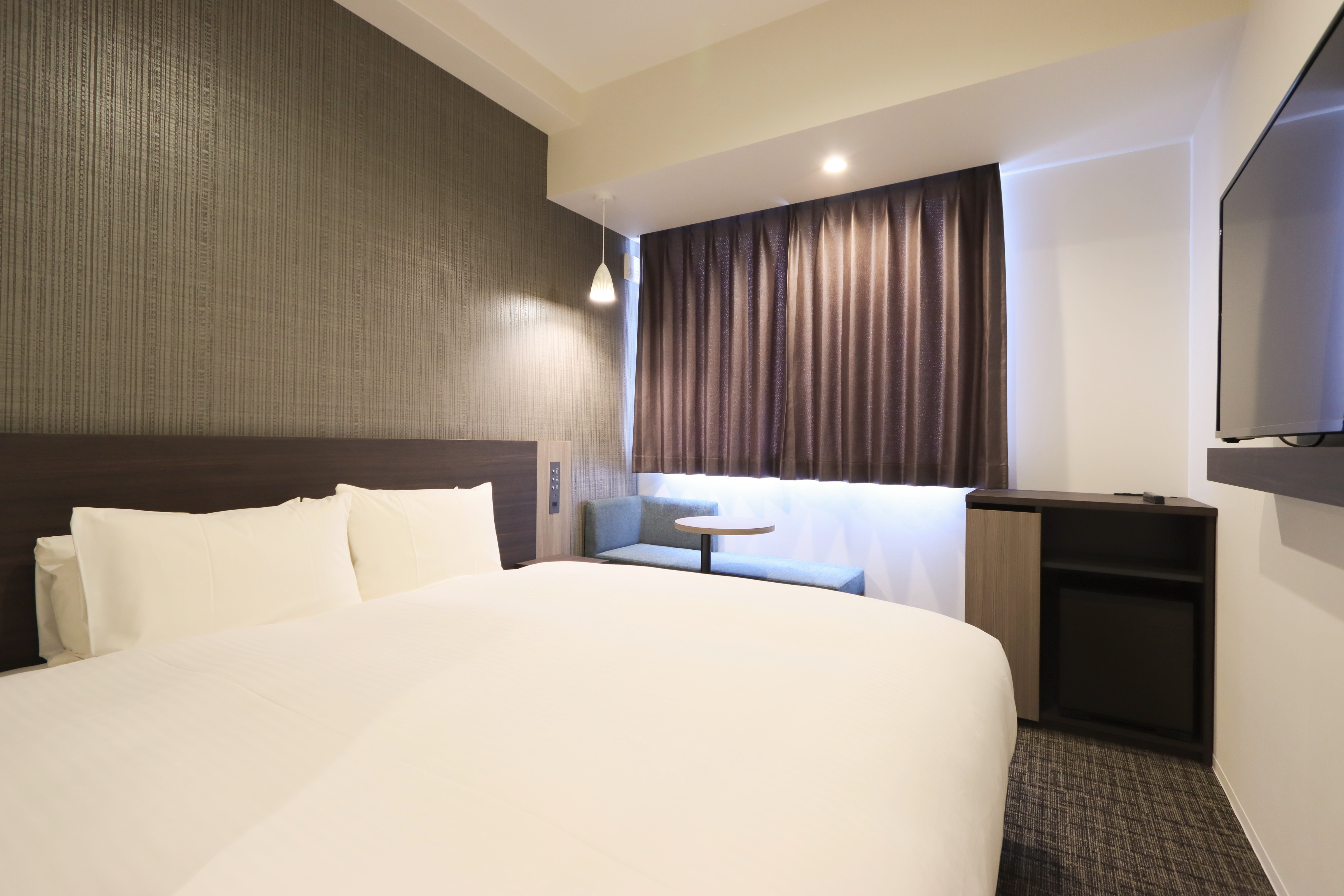 Double Queen Size Bed