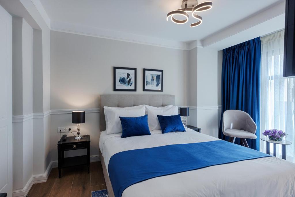 Double or Twin Economy