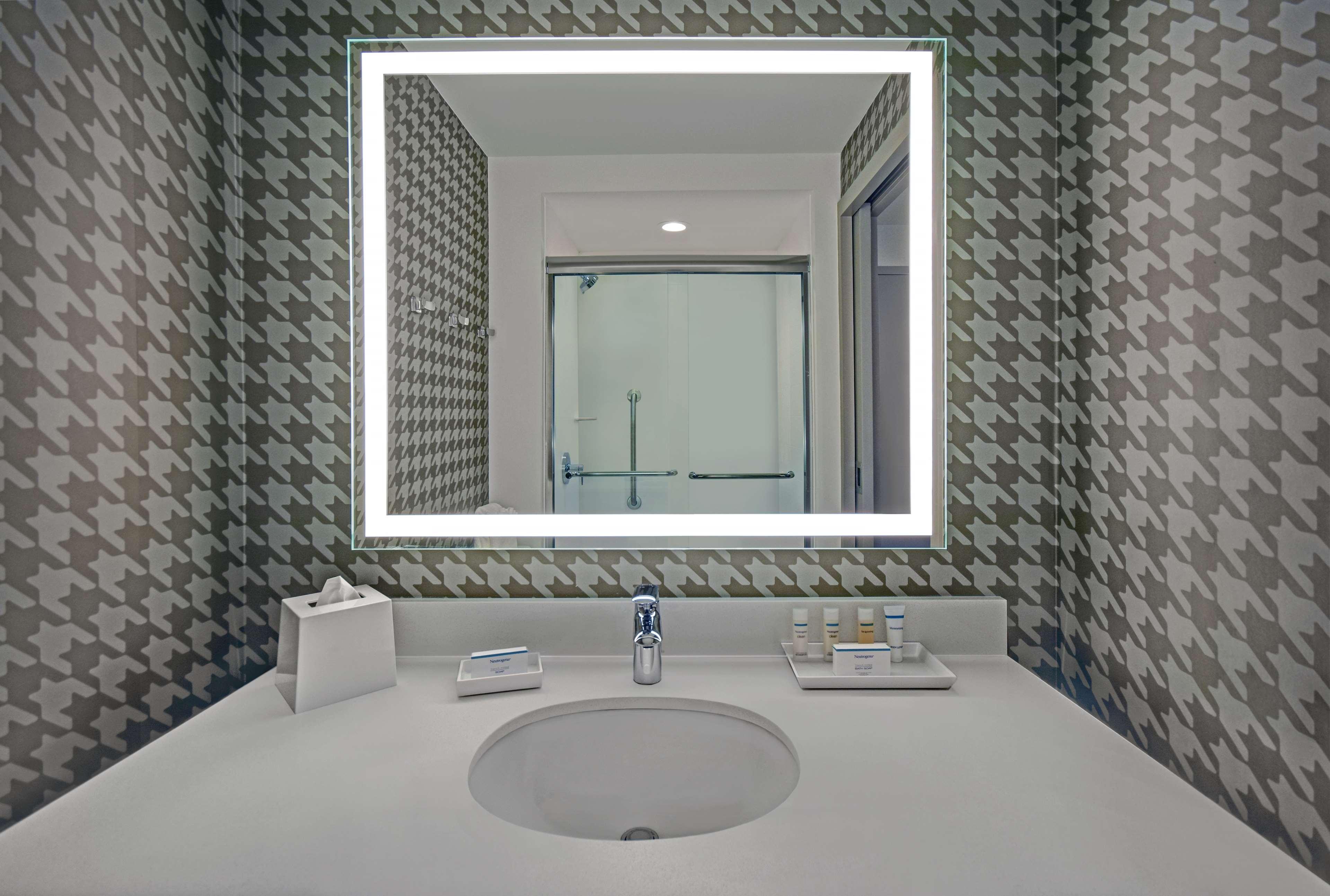 Studio Two Queen Beds Non Smoking