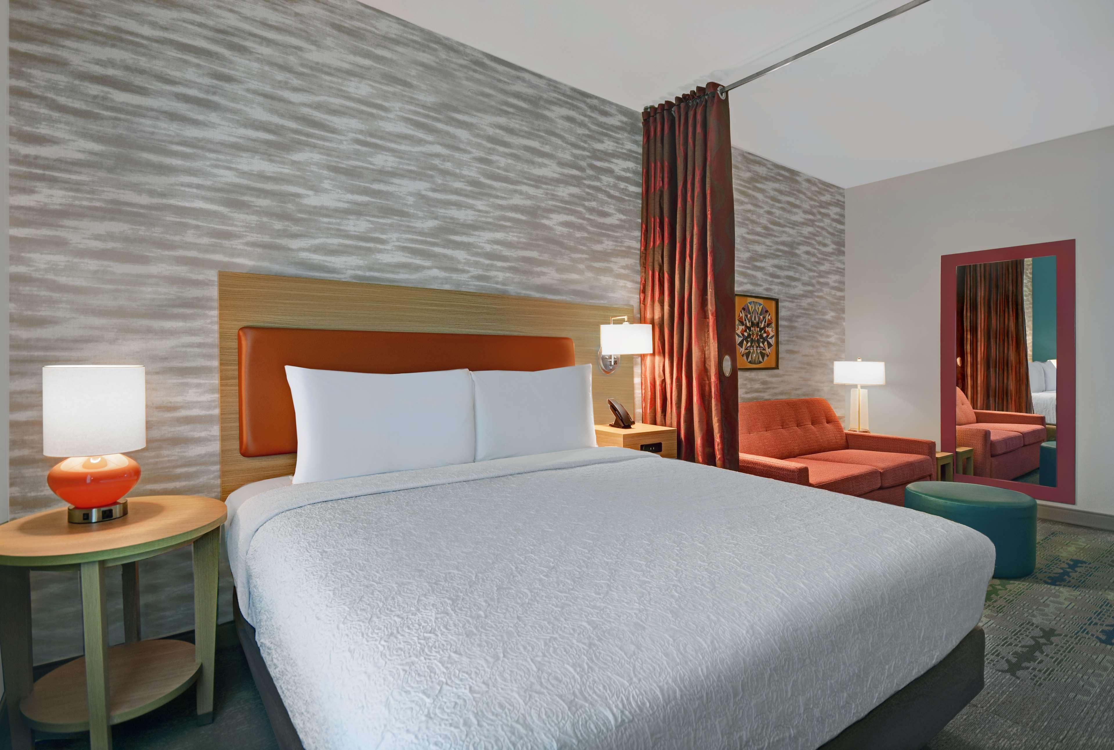 Studio Accessible King Size Bed