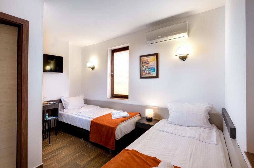 Double or Twin Standard