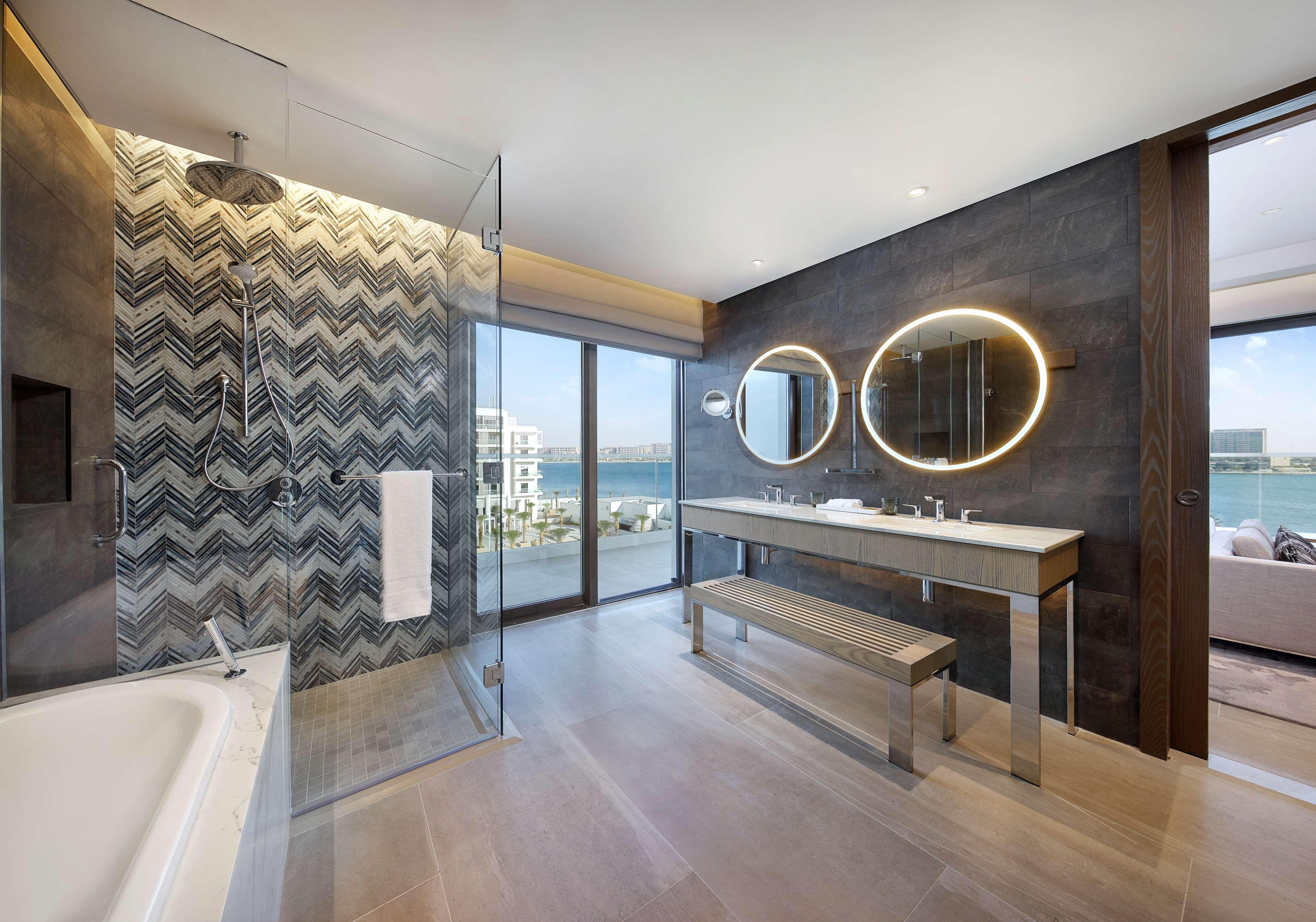 Suite Deluxe King Bed