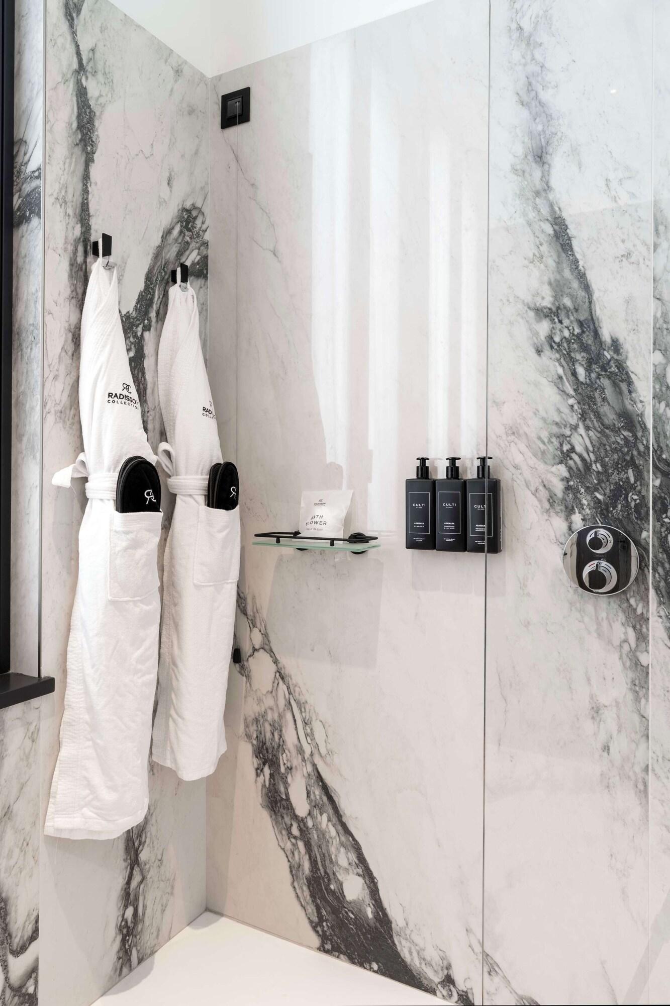 Double Queen Size Bed