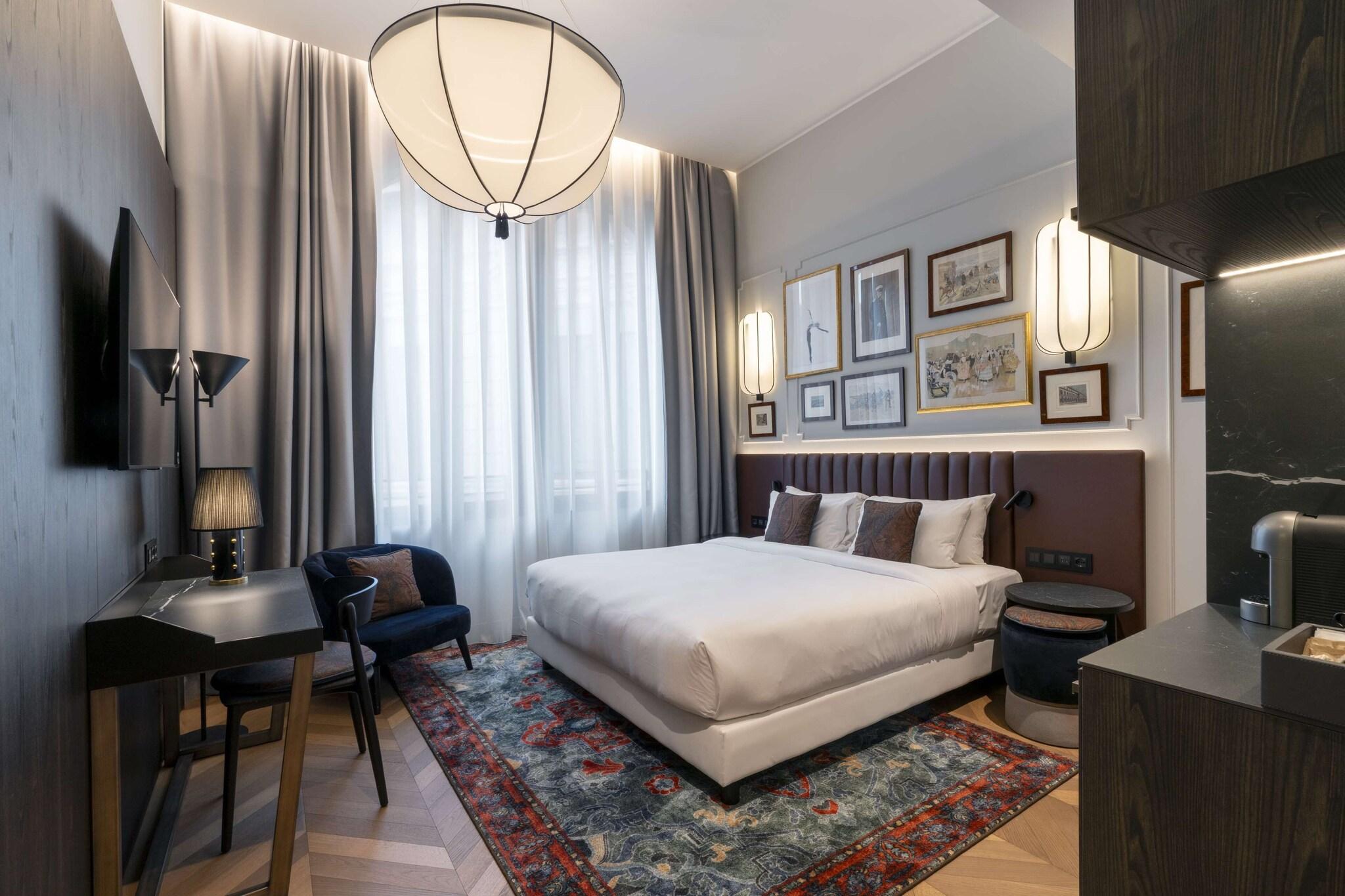 Double Queen Size Bed