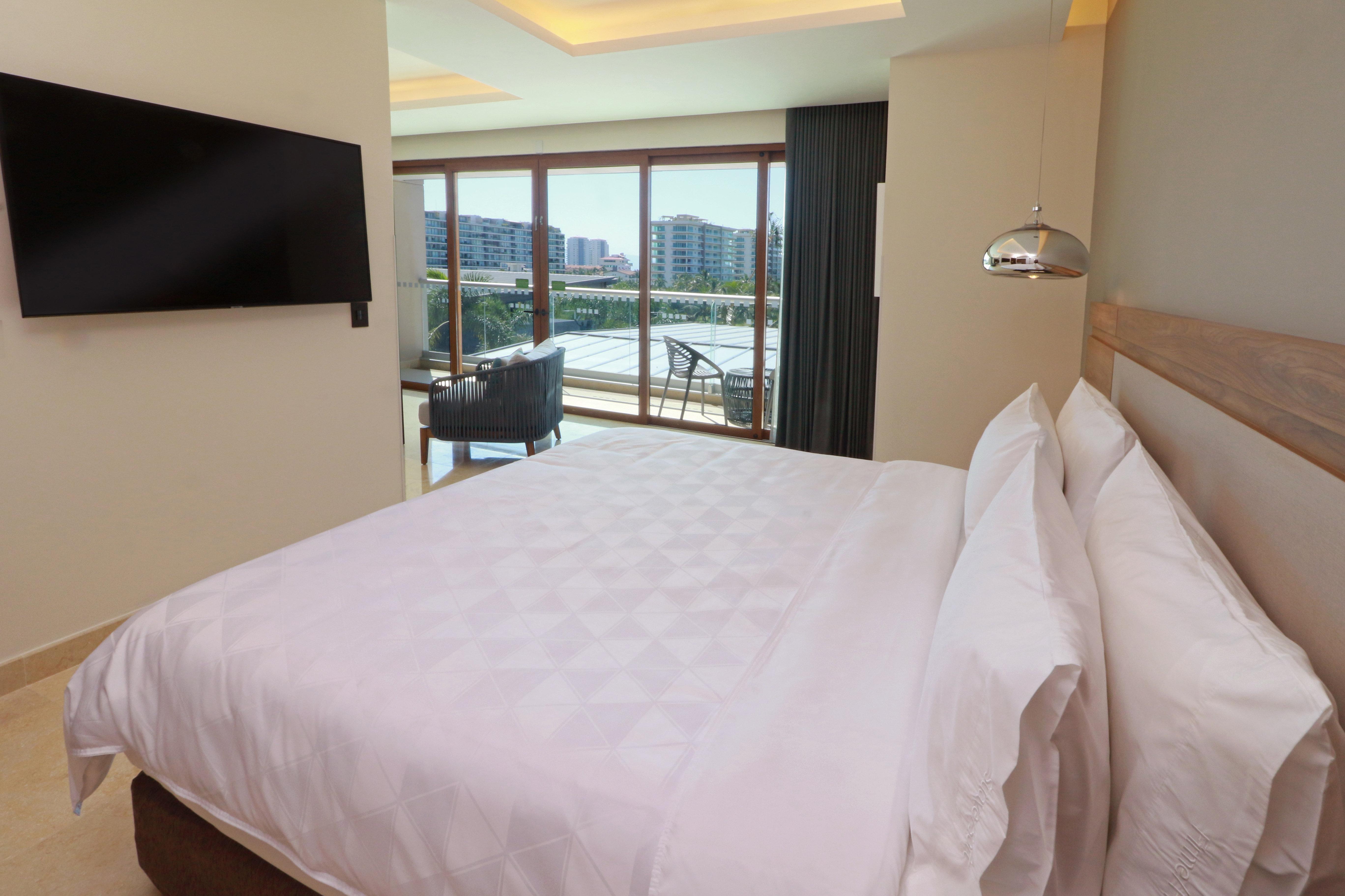 Suite City View King Bed