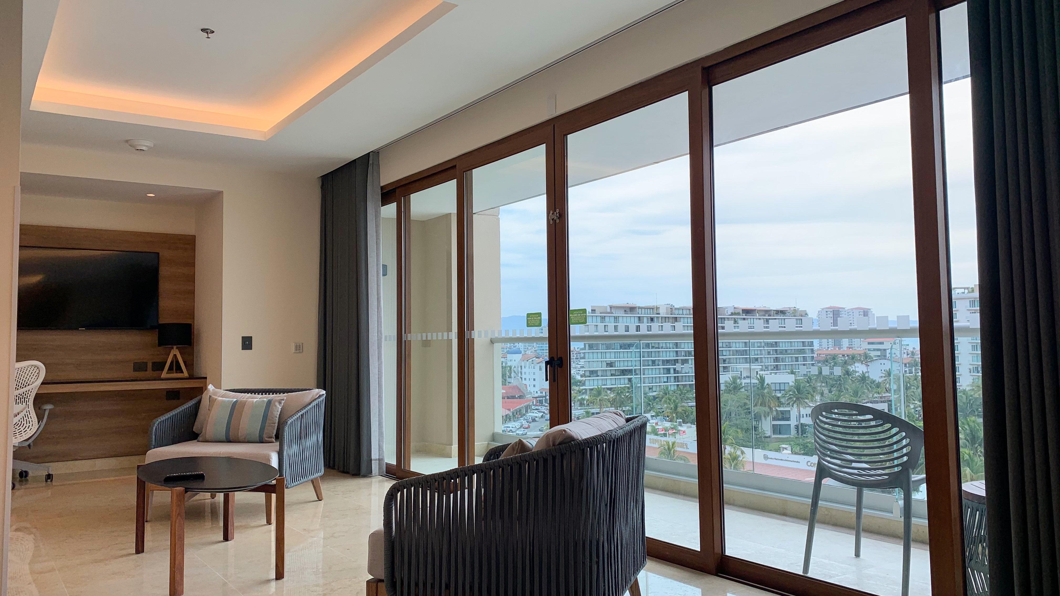 Suite City View King Bed