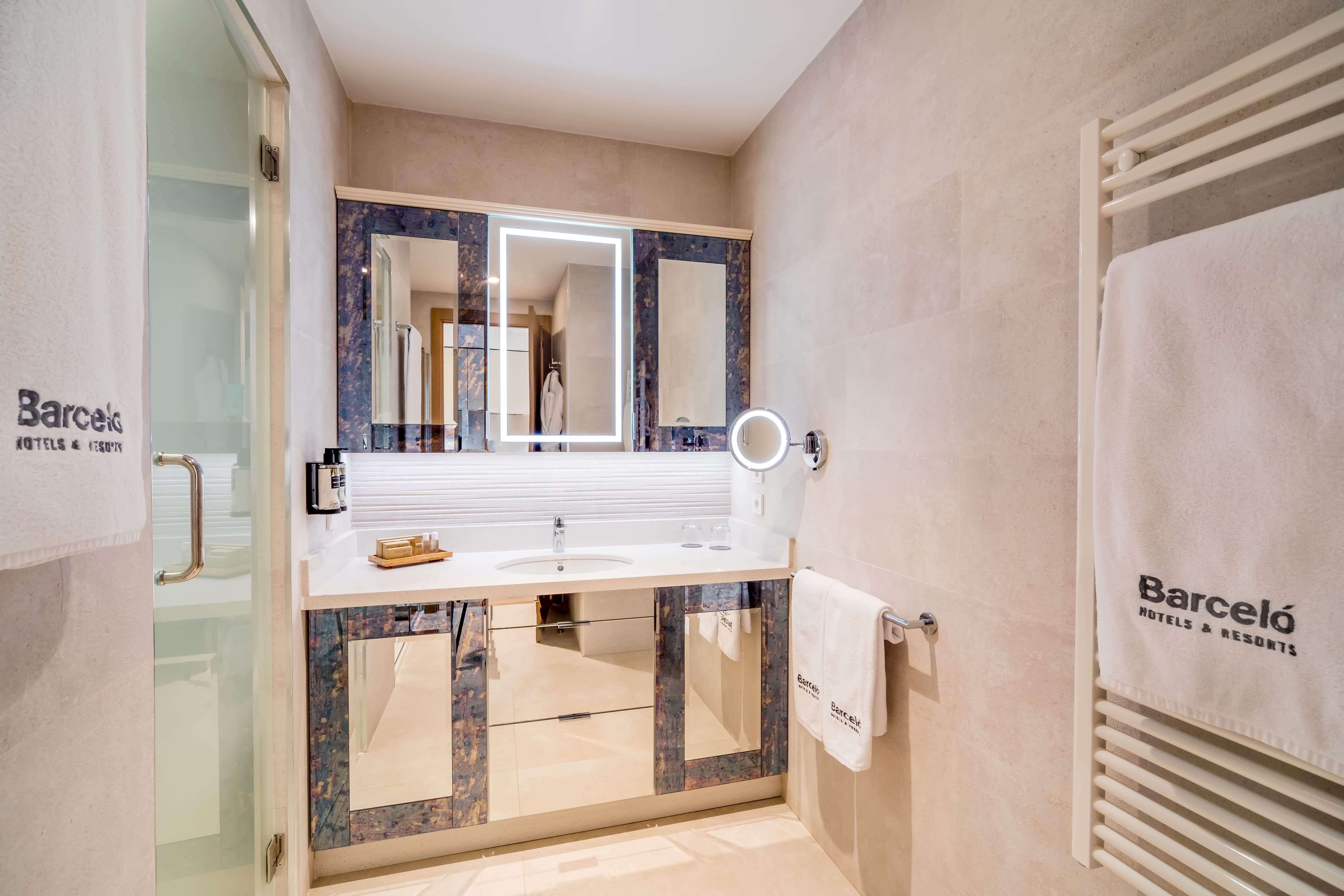 Junior Suite Pool View