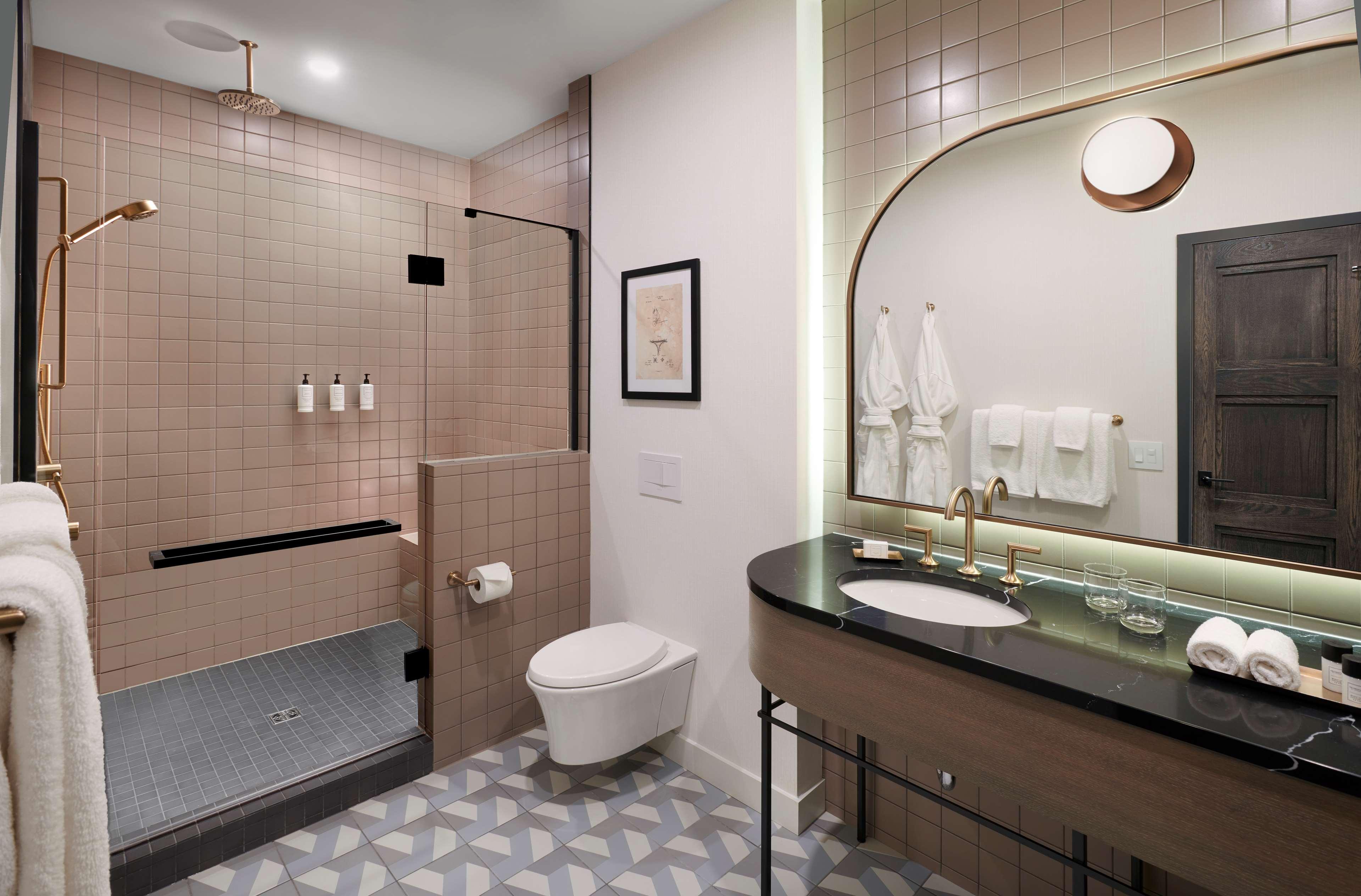 Double Deluxe City View King Bed