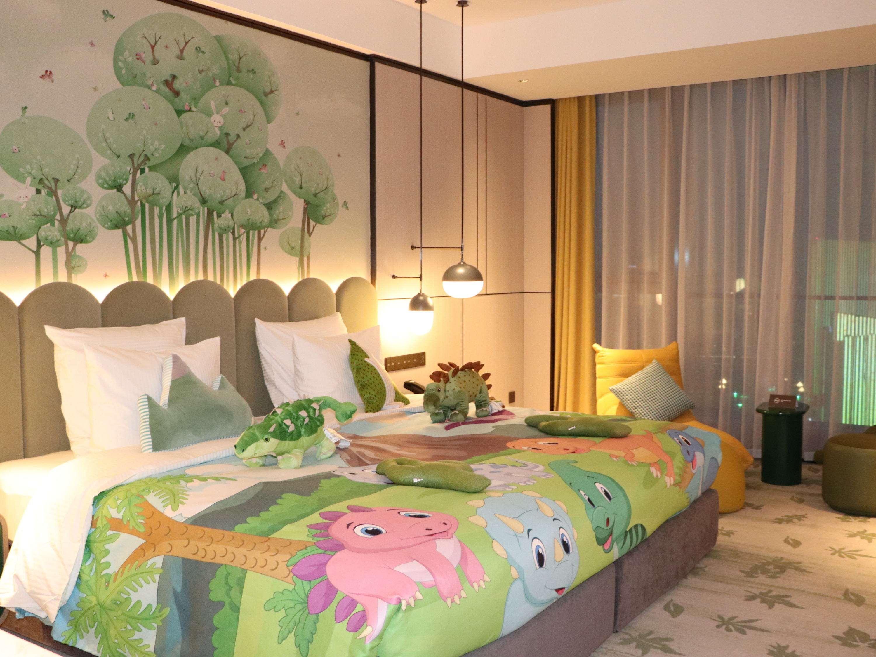 Family Room Deluxe King Bed