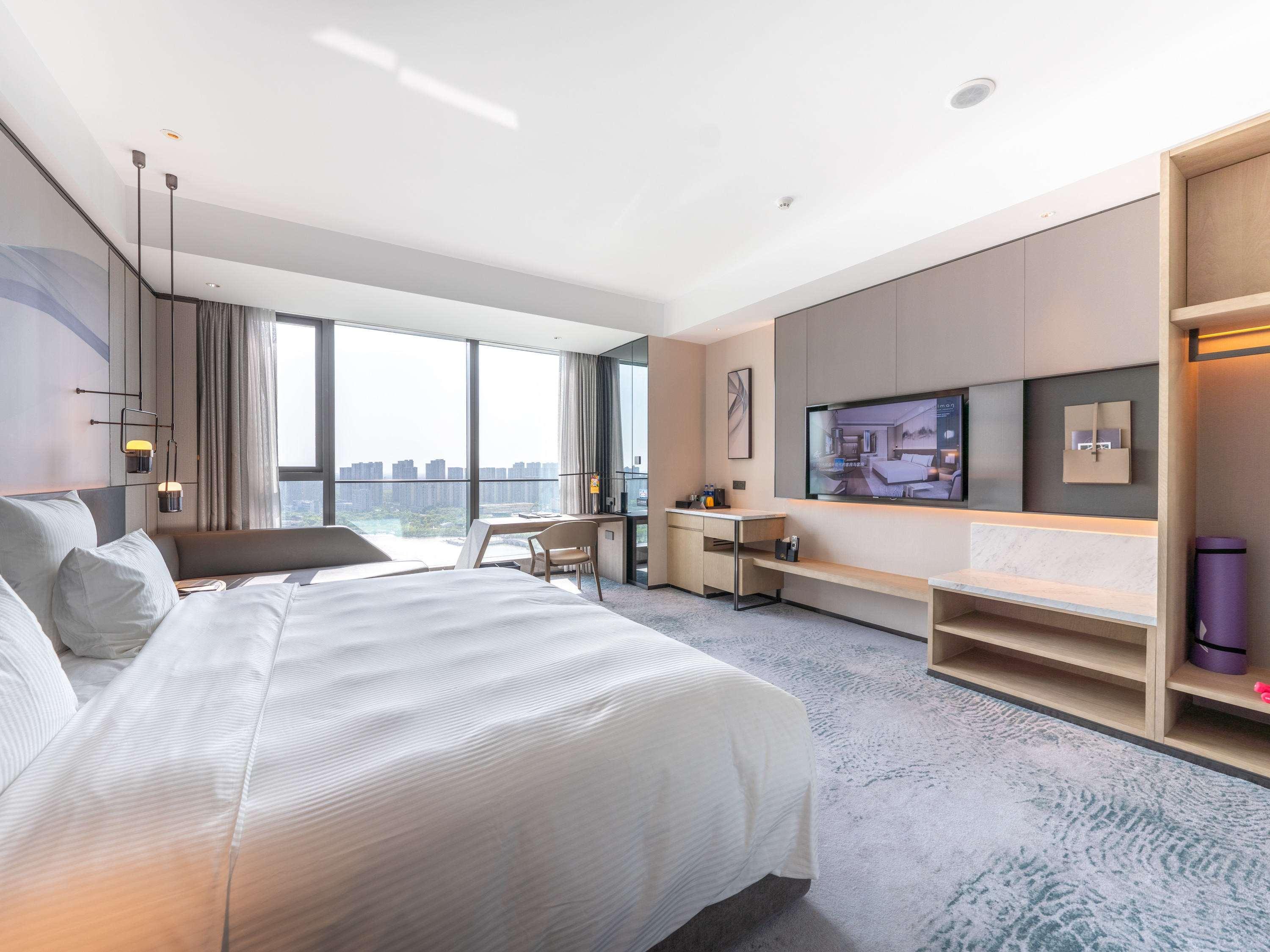 Family Room Deluxe King Bed