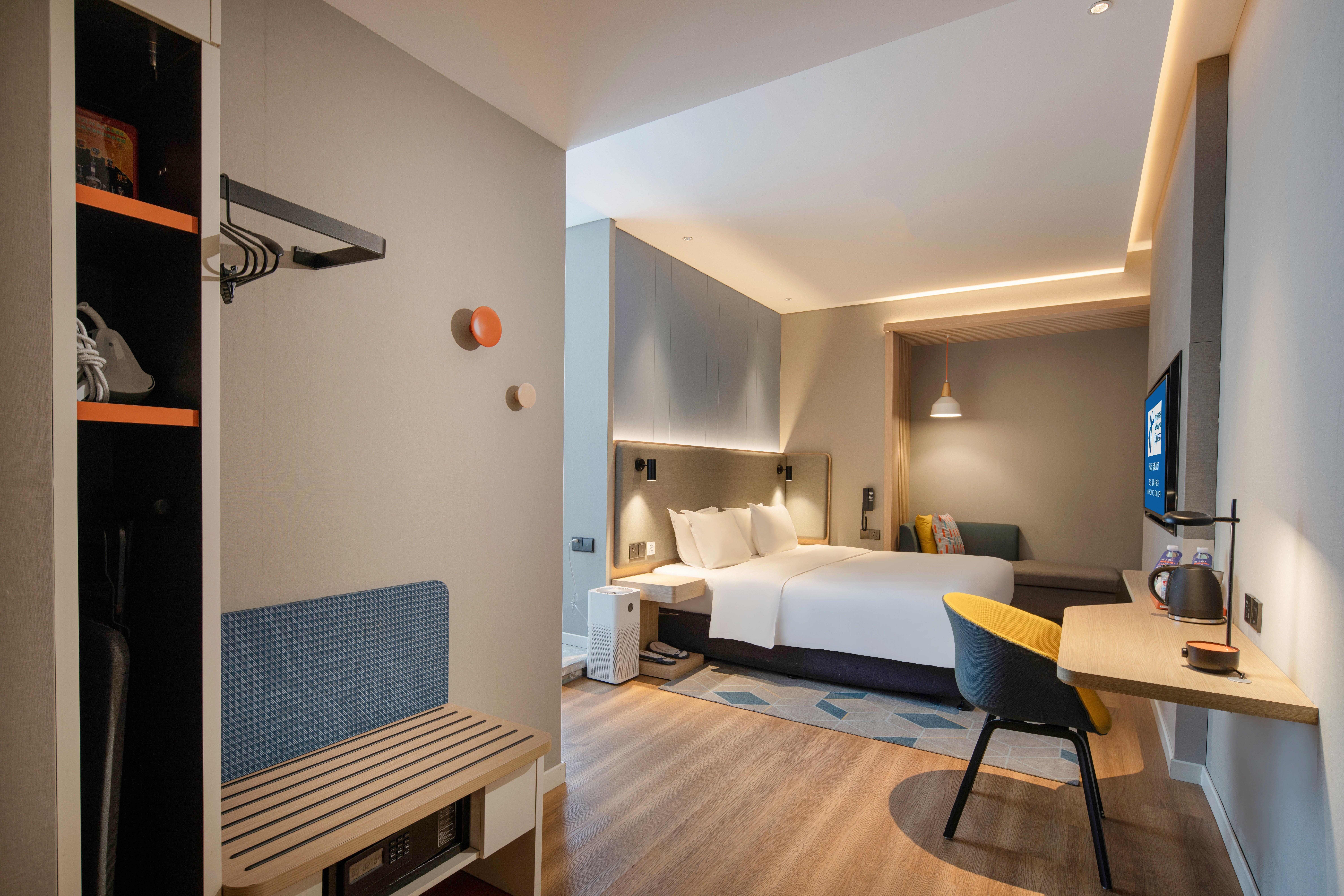 Double Business King Bed