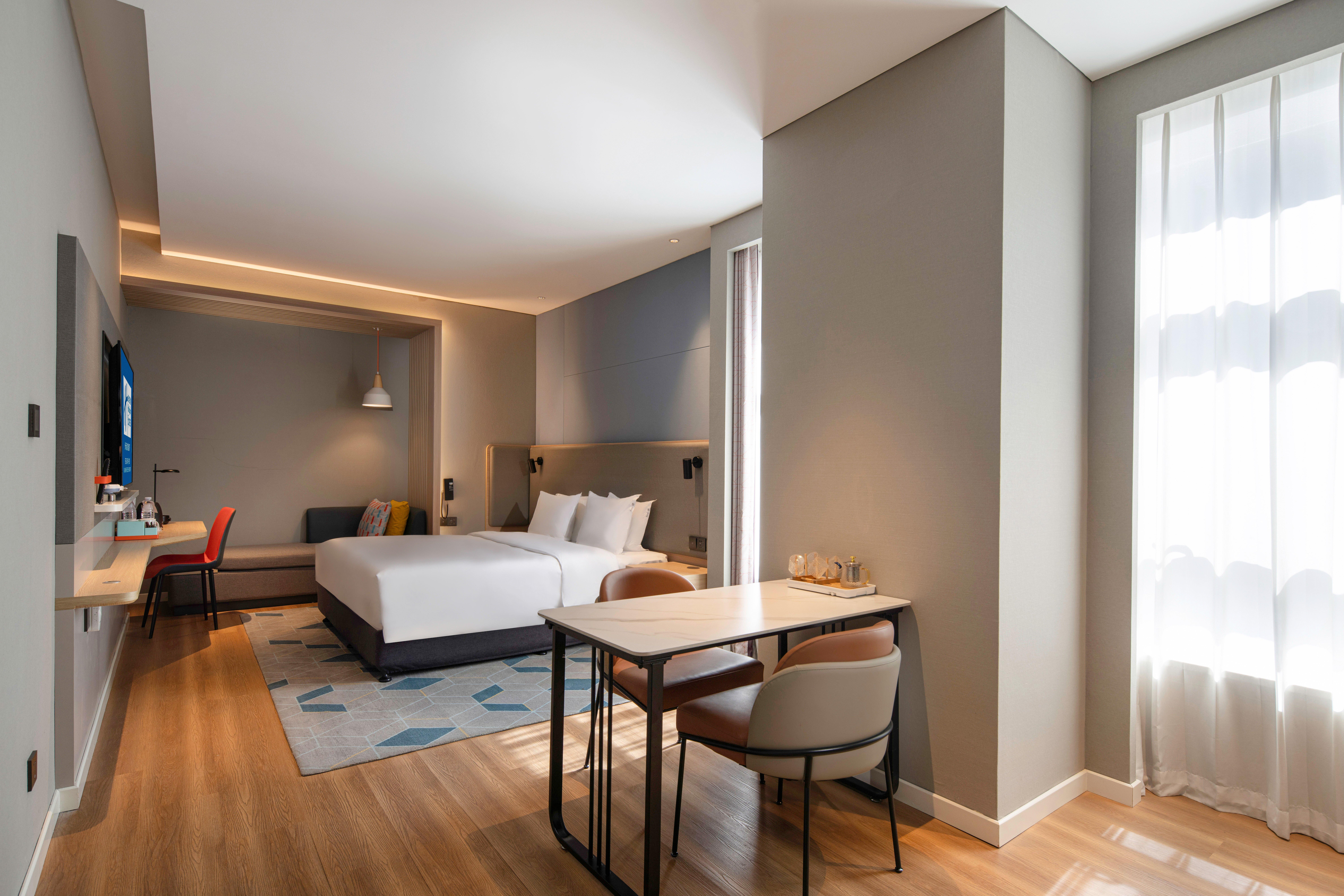 Double Business King Bed